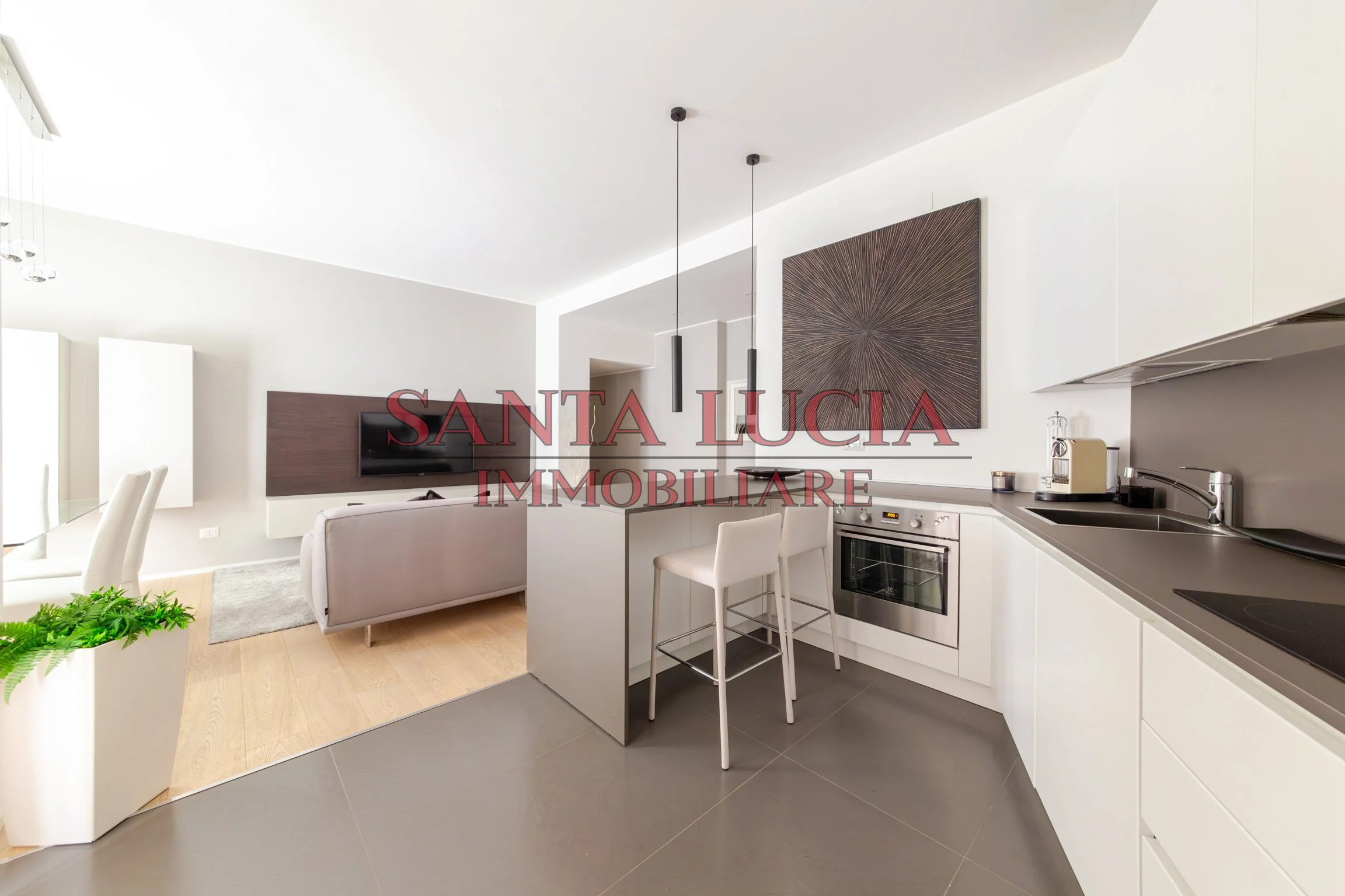 Ampio bilocale ristrutturato - Piazza Firenze 21 - Santa Lucia Immobiliare