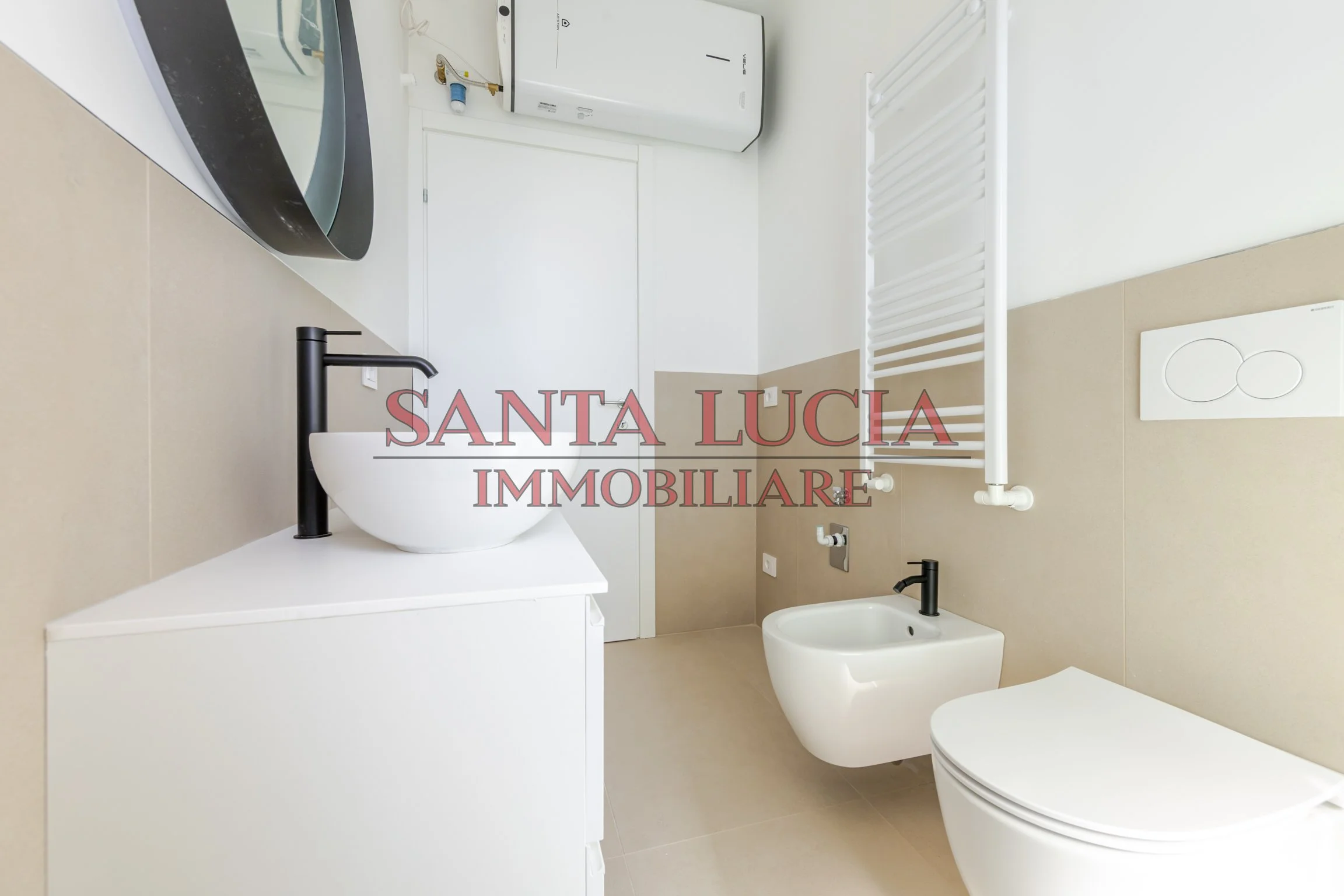 Via Domenichino 7 - Ampio bilocale piano alto - Santa Lucia Immobiliare