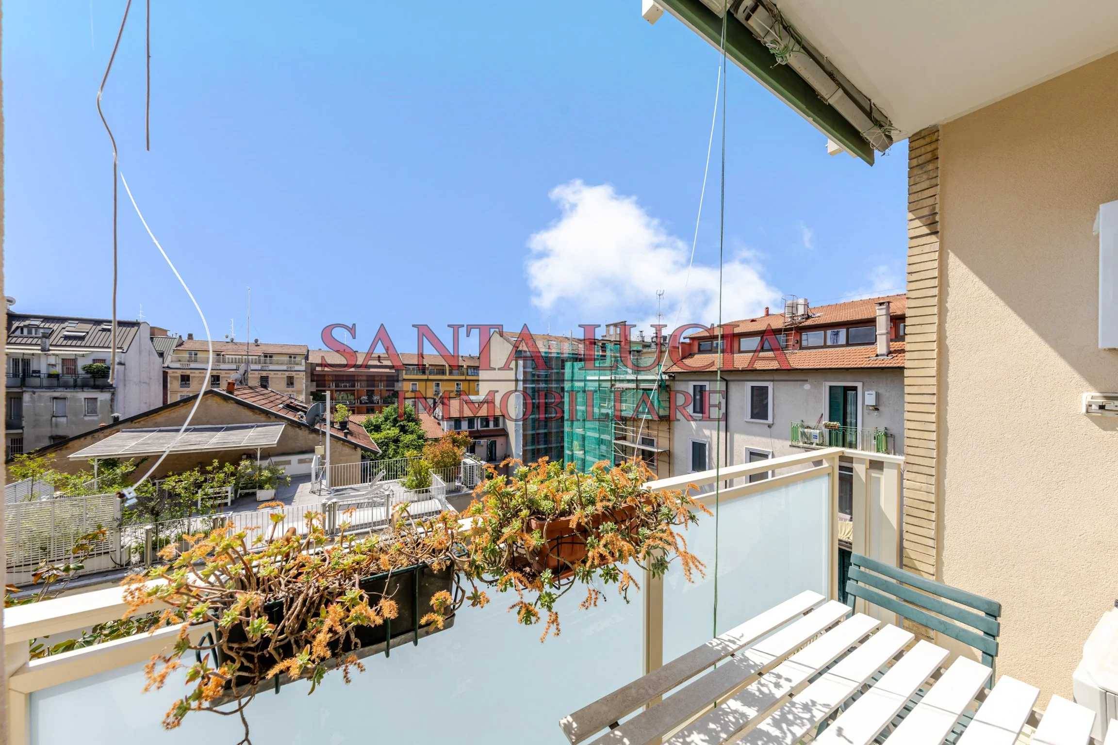Elegante bilocale piano alto con balcone   - Via Alberto Mario 8 - Santa Lucia Immobiliare