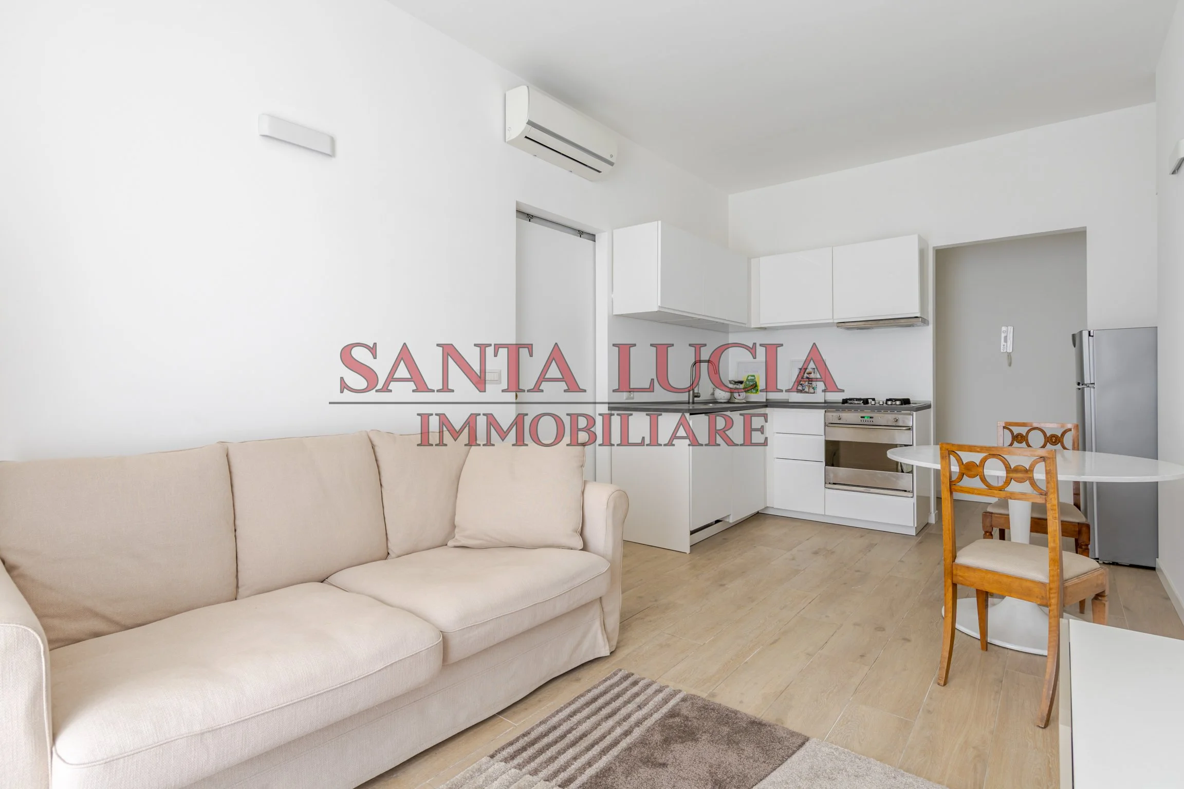 Elegante bilocale piano alto con balcone   - Via Alberto Mario 8 - Santa Lucia Immobiliare