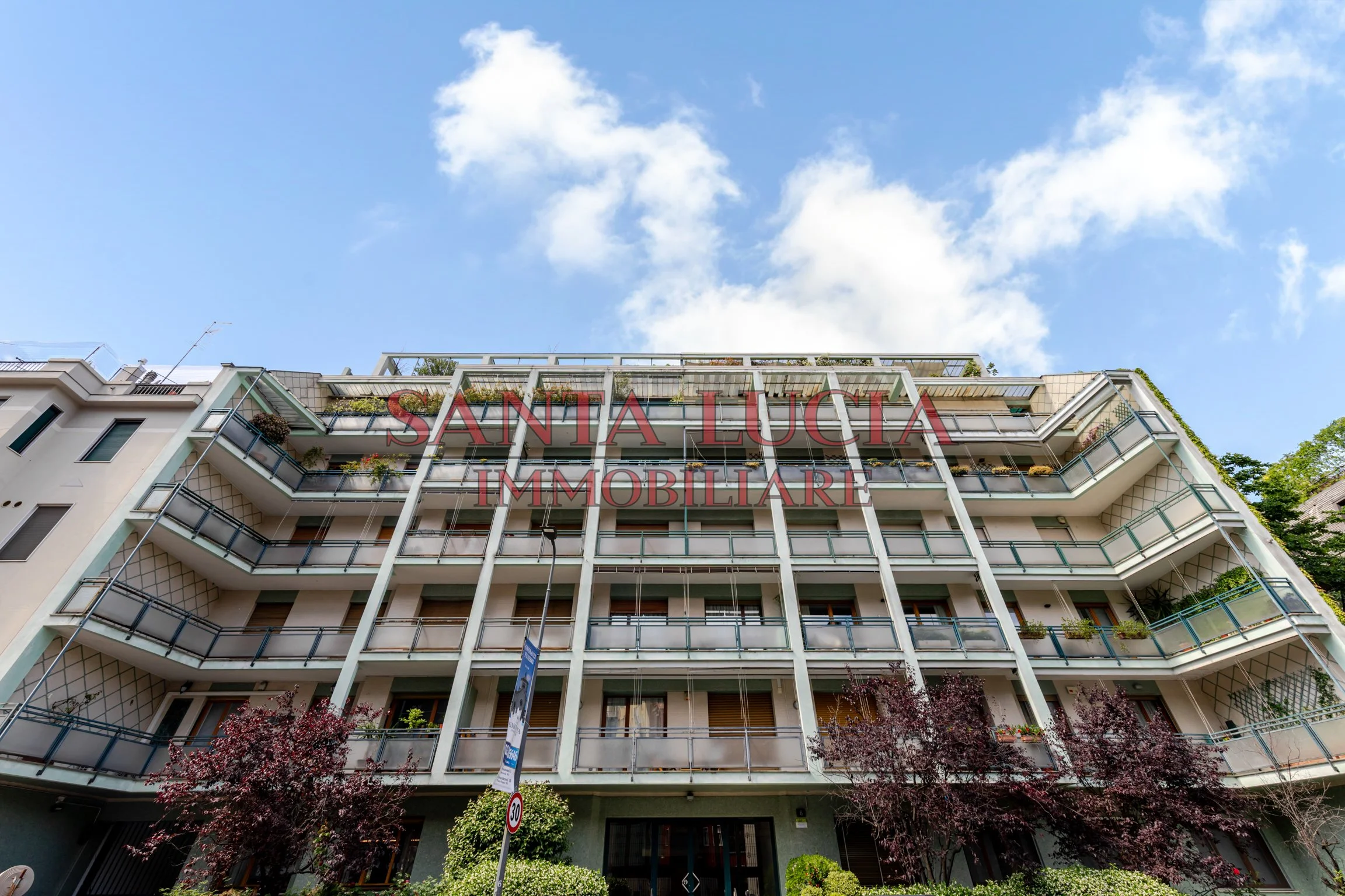 Elegante bilocale piano alto con balcone   - Via Alberto Mario 8 - Santa Lucia Immobiliare
