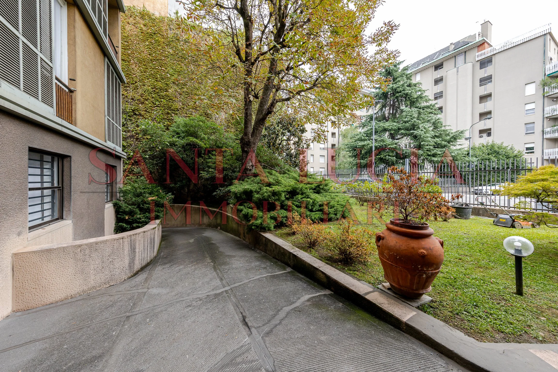 Elegante quadrilocale da ristrutturare in Via Alberto Mario 6 - In vendita - Santa Lucia Immobiliare
