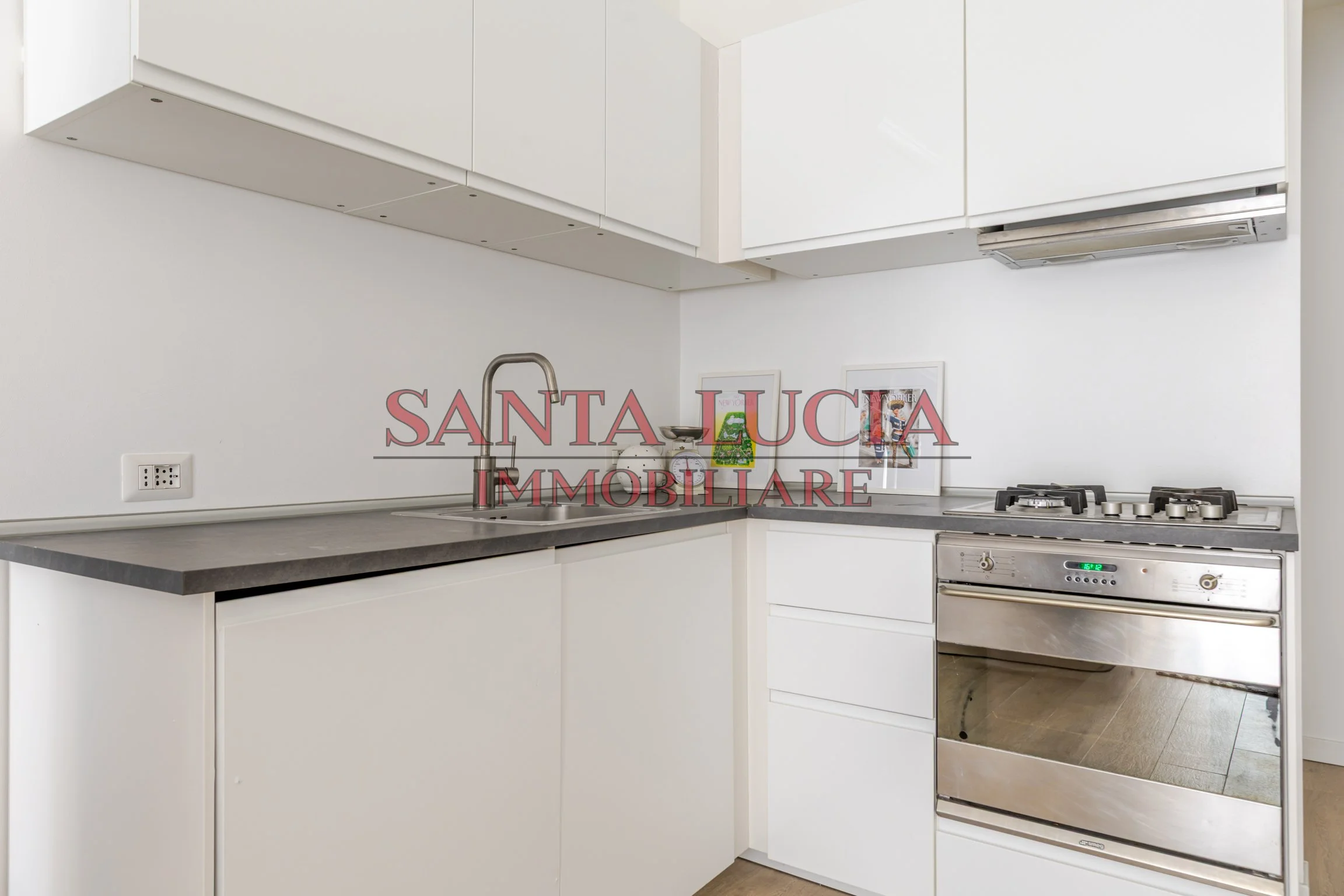 Elegante bilocale piano alto con balcone   - Via Alberto Mario 8 - Santa Lucia Immobiliare