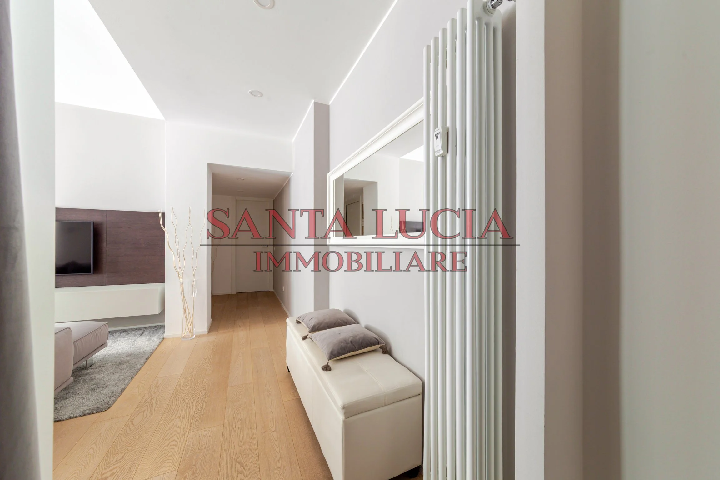 Ampio bilocale ristrutturato - Piazza Firenze 21 - Santa Lucia Immobiliare