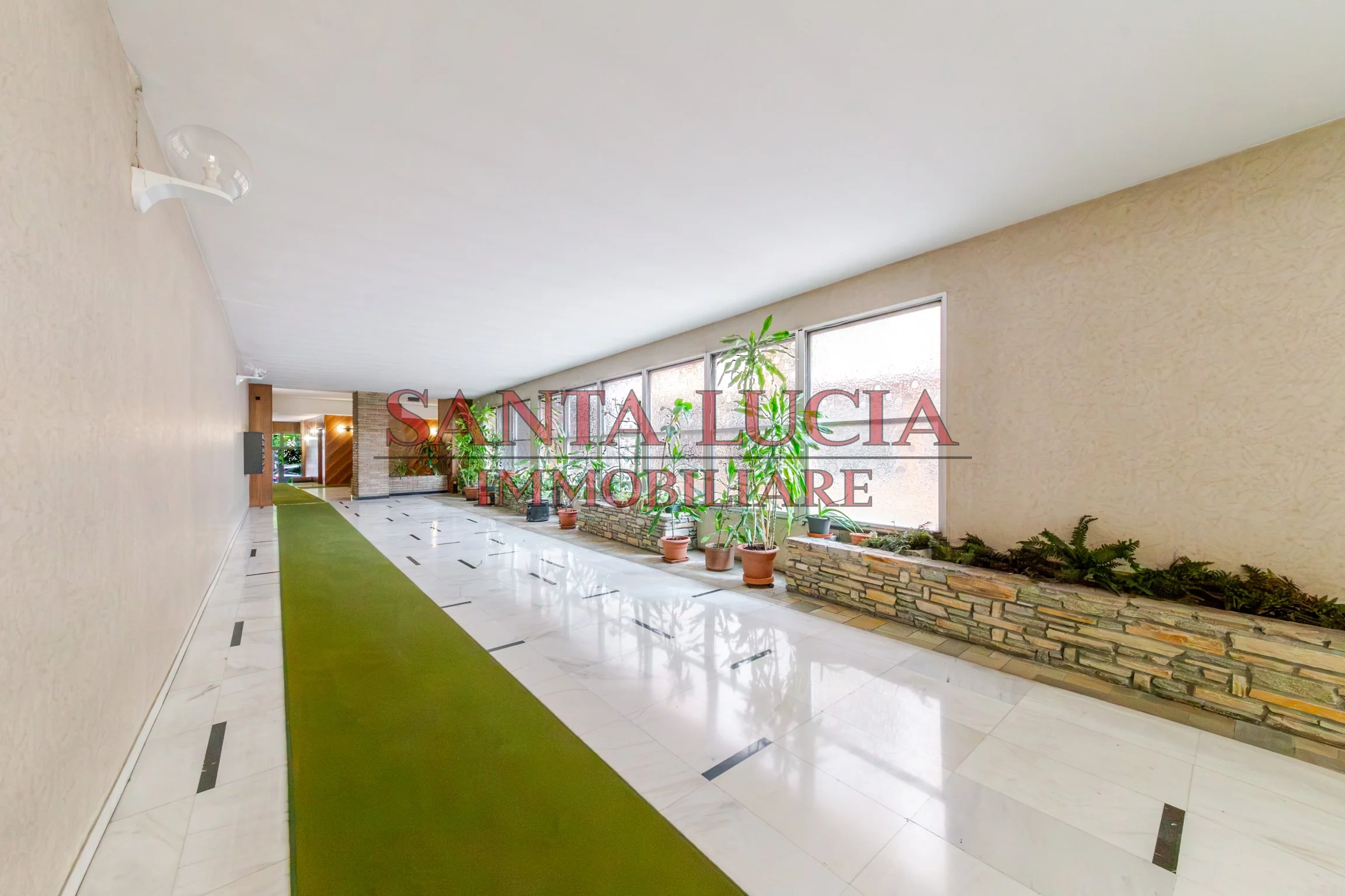 Ampio bilocale ristrutturato - Piazza Firenze 21 - Santa Lucia Immobiliare