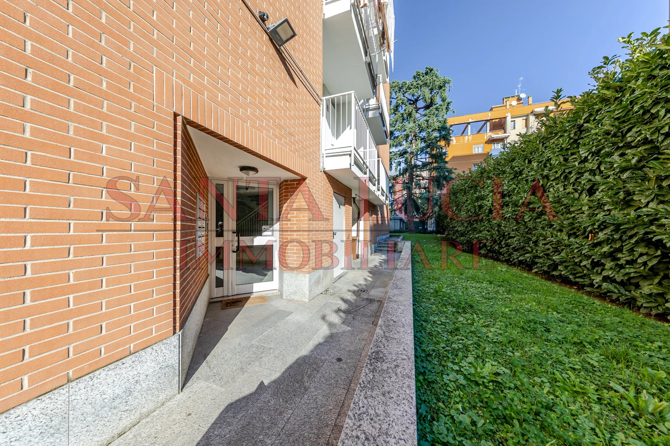 Bilocale ristrutturato con balcone - Via Enrico Mattei 3 - Segrate - Santa Lucia Immobiliare