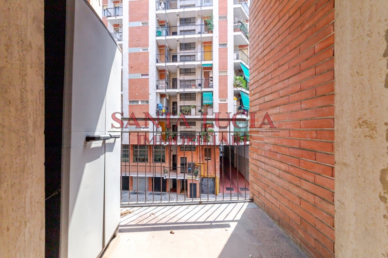 Ampio bilocale ristrutturato - Piazza Firenze 21 - Santa Lucia Immobiliare