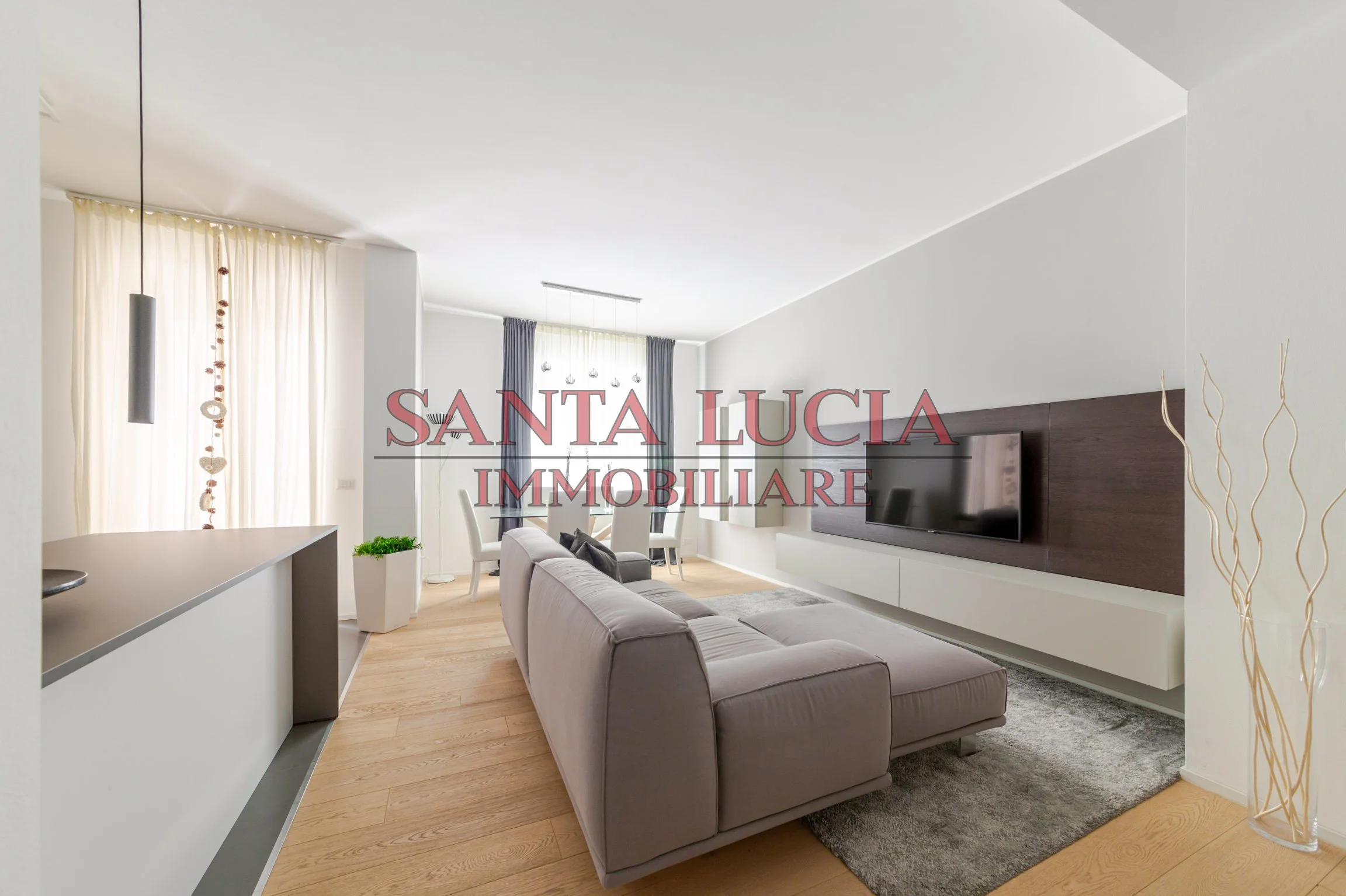 Ampio bilocale ristrutturato - Piazza Firenze 21 - Santa Lucia Immobiliare