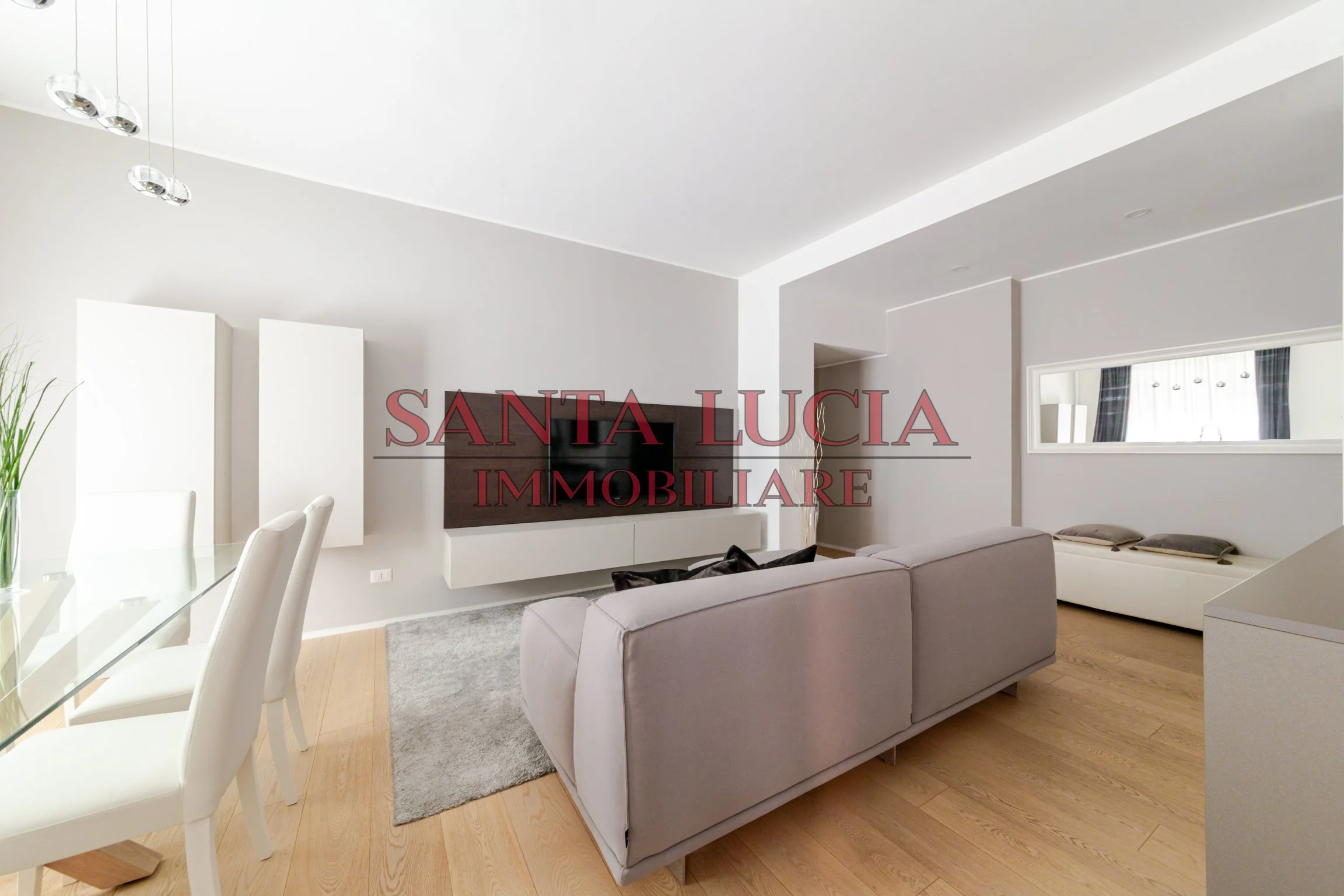 Ampio bilocale ristrutturato - Piazza Firenze 21 - Santa Lucia Immobiliare