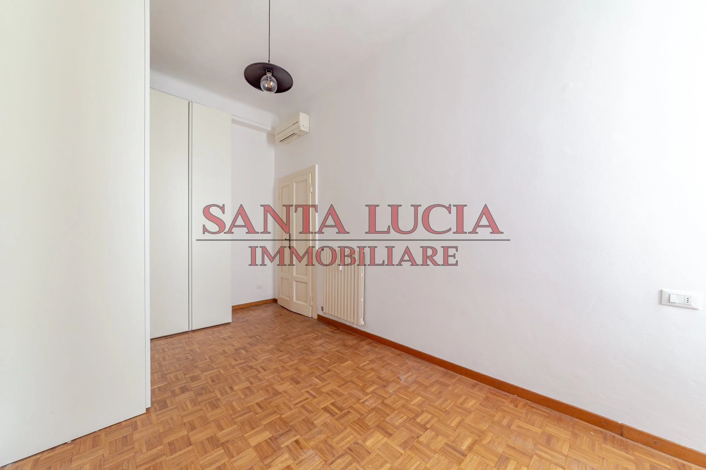 Elegante bilocale piano alto con balcone - Via Tiziano 13 Milano - Santa Lucia Immobiliare