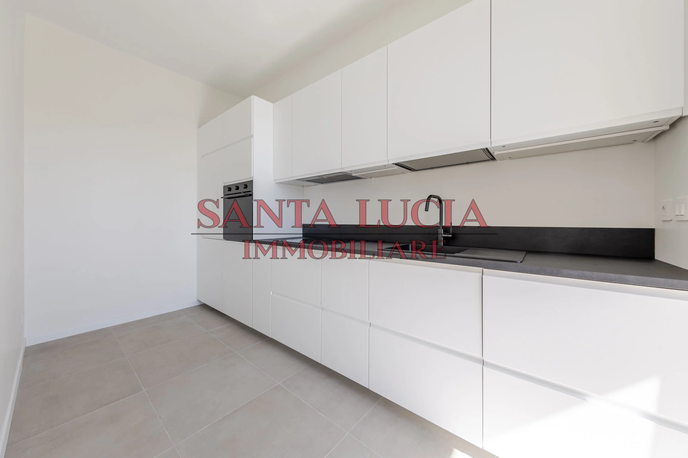 Via Domenichino 7 - Ampio bilocale piano alto - Santa Lucia Immobiliare