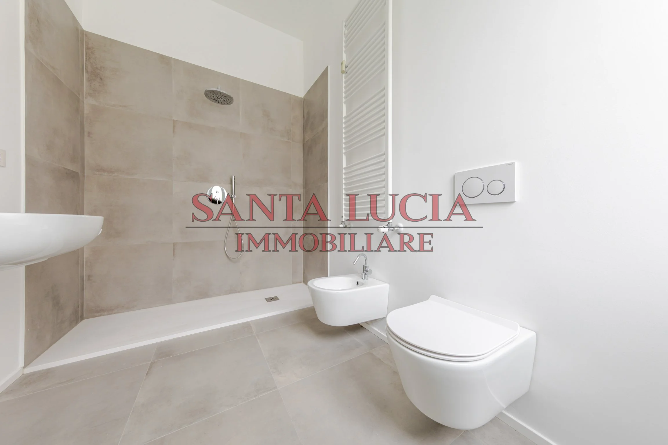 Via Mauro Macchi 58 - Trilocale ristrutturato con terrazzo e posto auto - Santa Lucia Immobiliare