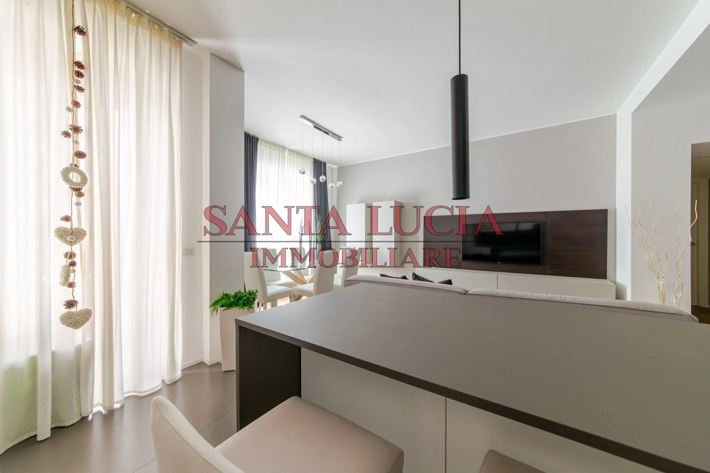 Ampio bilocale ristrutturato - Piazza Firenze 21 - Santa Lucia Immobiliare