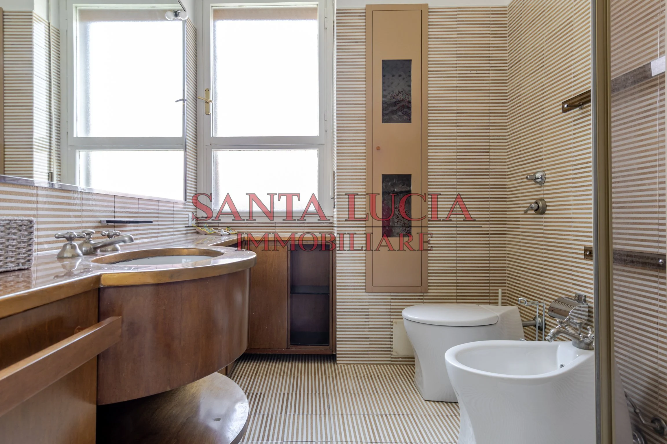 Elegante bilocale piano alto con balcone   - Via Alberto Mario 8 - Santa Lucia Immobiliare