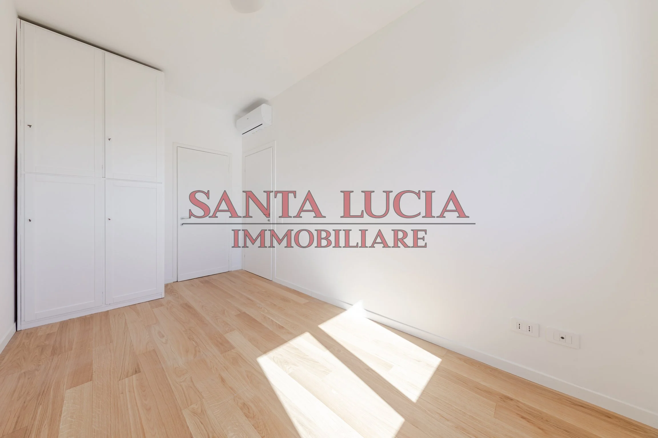 Via Domenichino 7 - Ampio bilocale piano alto - Santa Lucia Immobiliare