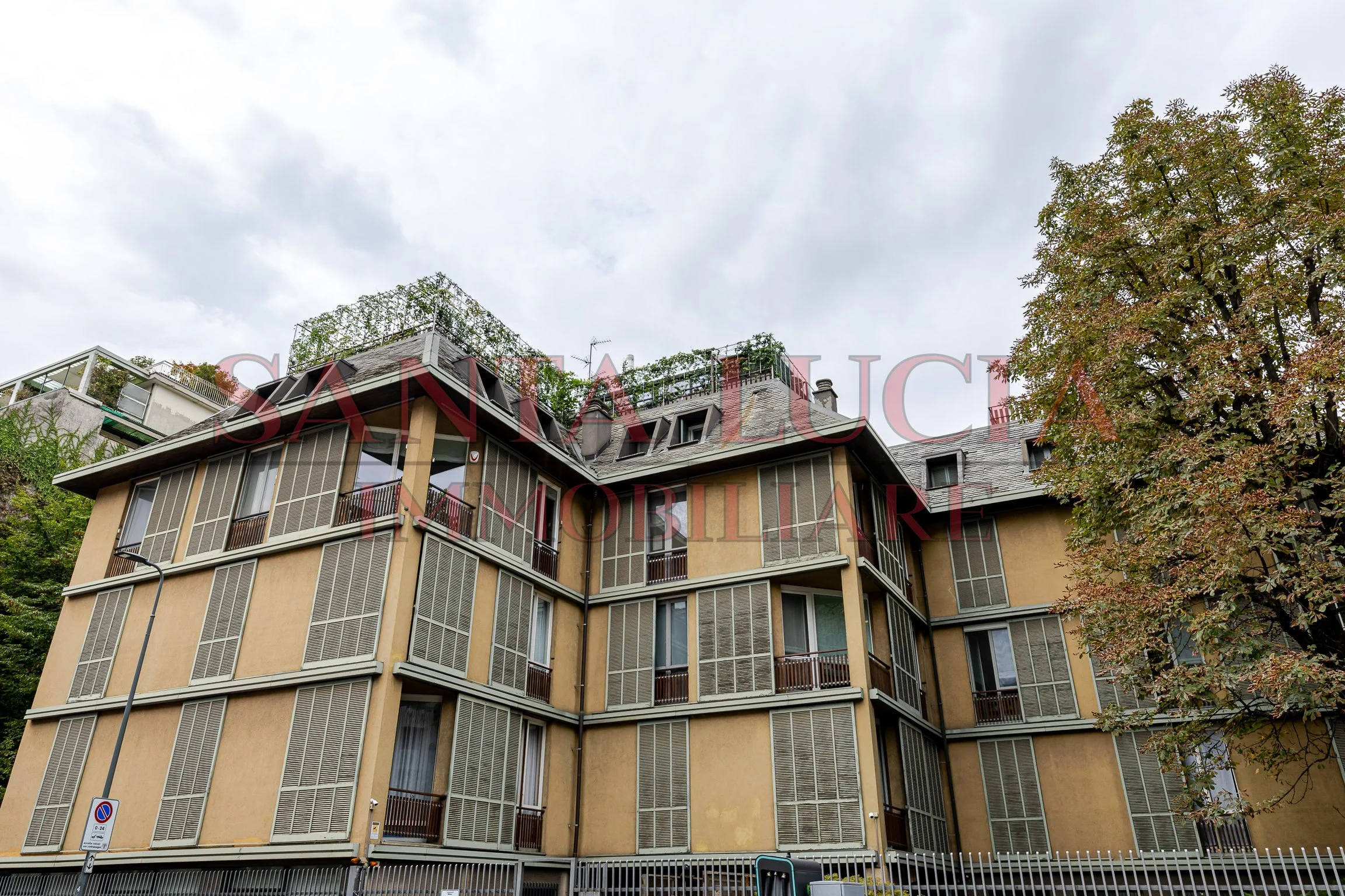 Elegante quadrilocale da ristrutturare in Via Alberto Mario 6 - In vendita - Santa Lucia Immobiliare