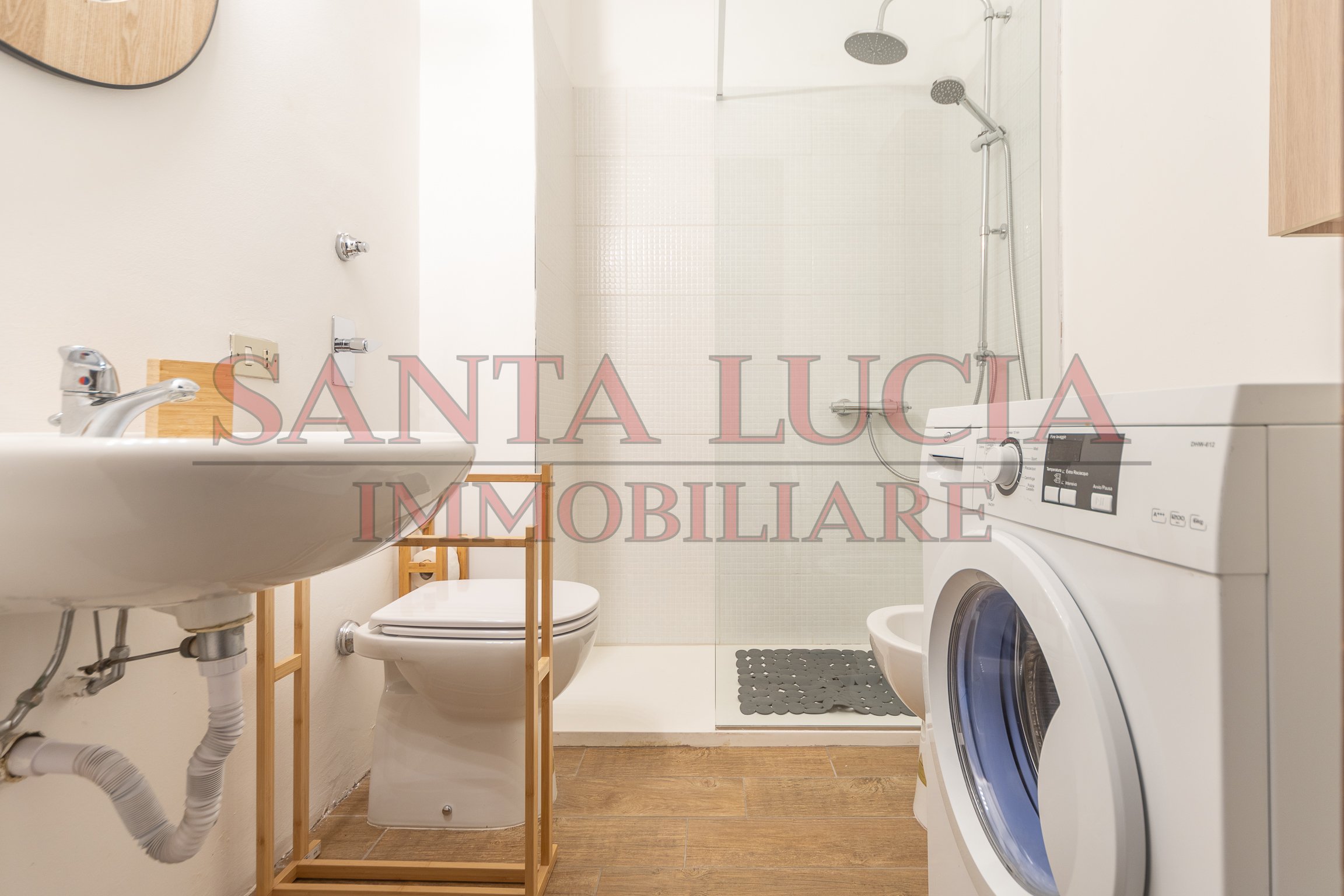 Luminoso bilocale completamente ristrutturato - via Raffaello Sanzio 24 - Santa Lucia Immobiliare