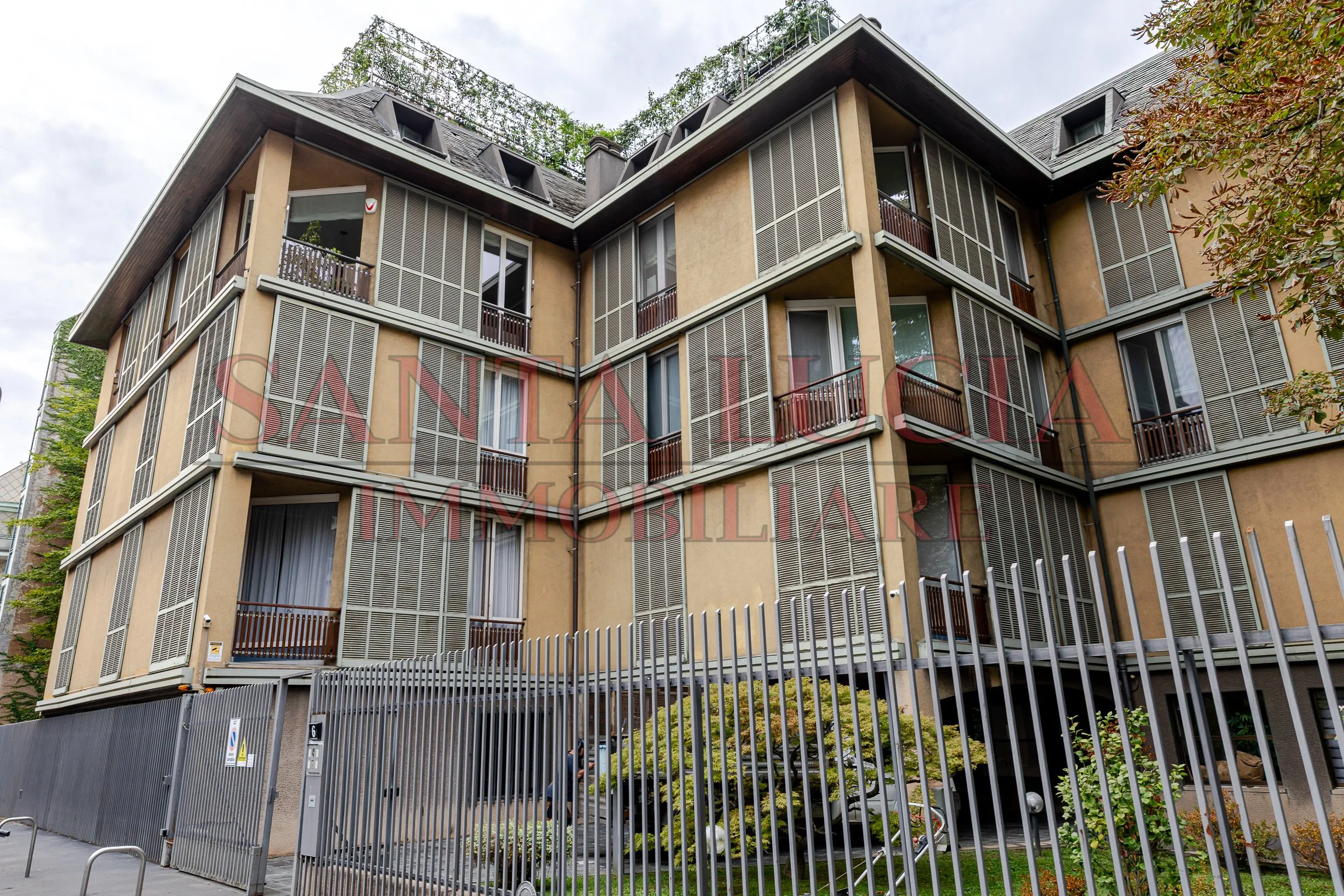 Elegante quadrilocale da ristrutturare in Via Alberto Mario 6 - In vendita - Santa Lucia Immobiliare