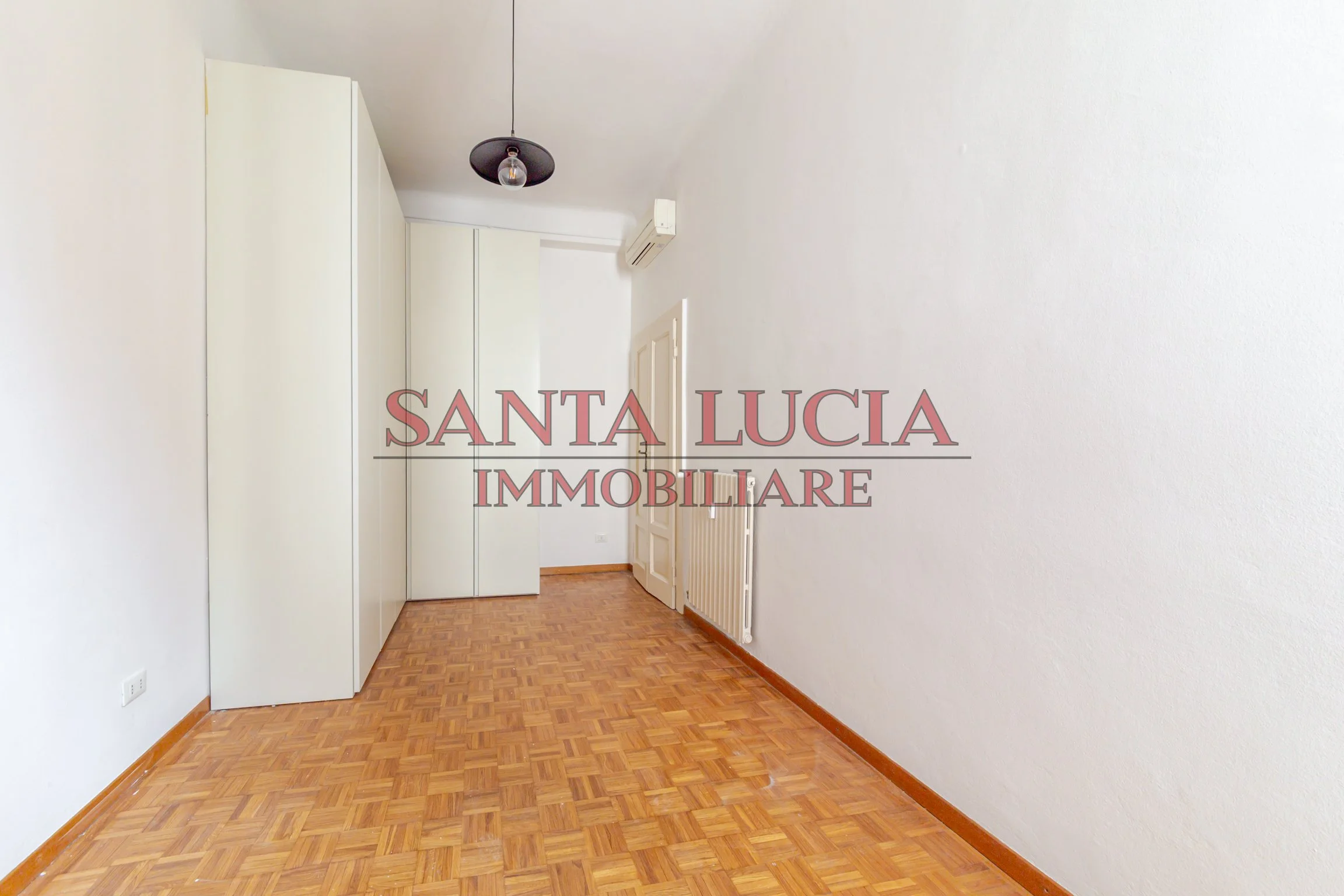 Elegante bilocale piano alto con balcone - Via Tiziano 13 Milano - Santa Lucia Immobiliare