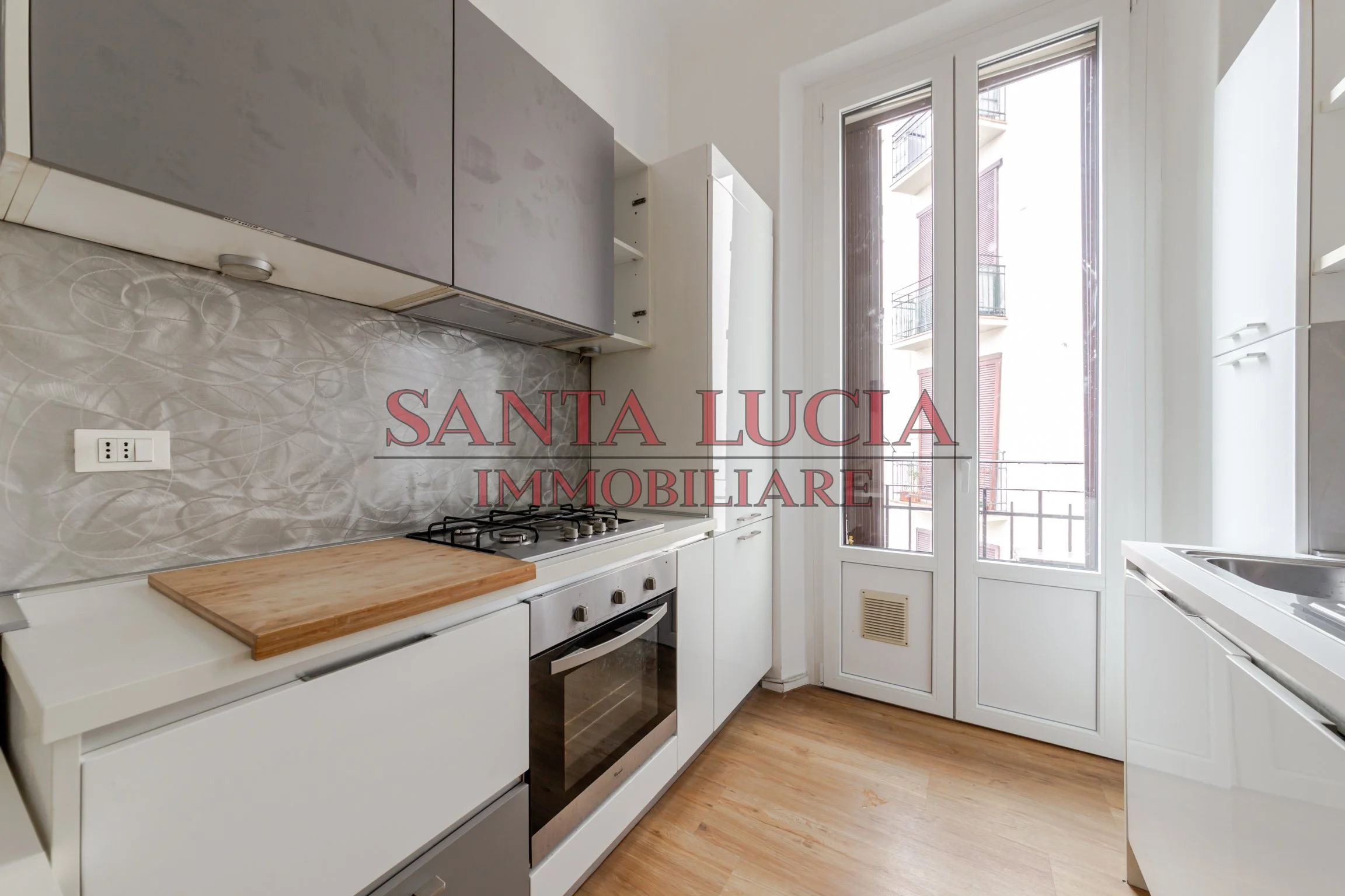 Elegante bilocale piano alto con balcone - Via Tiziano 13 Milano - Santa Lucia Immobiliare