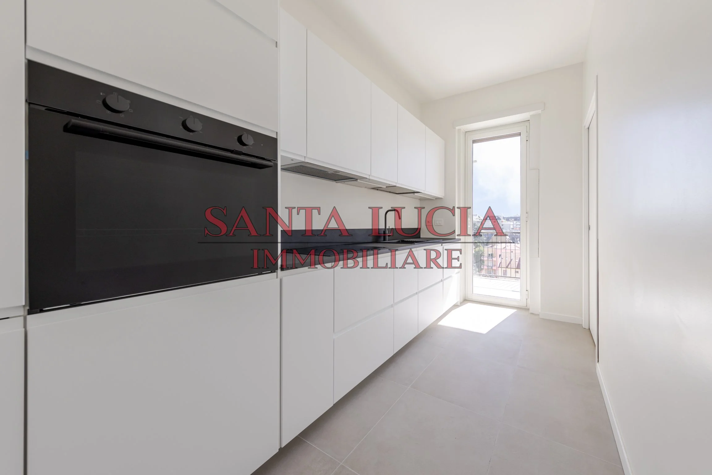 Via Domenichino 7 - Ampio bilocale piano alto - Santa Lucia Immobiliare