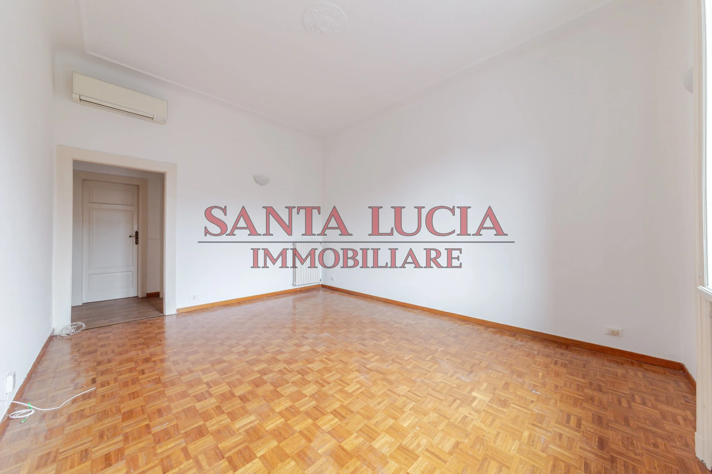 Elegante bilocale piano alto con balcone - Via Tiziano 13 Milano - Santa Lucia Immobiliare