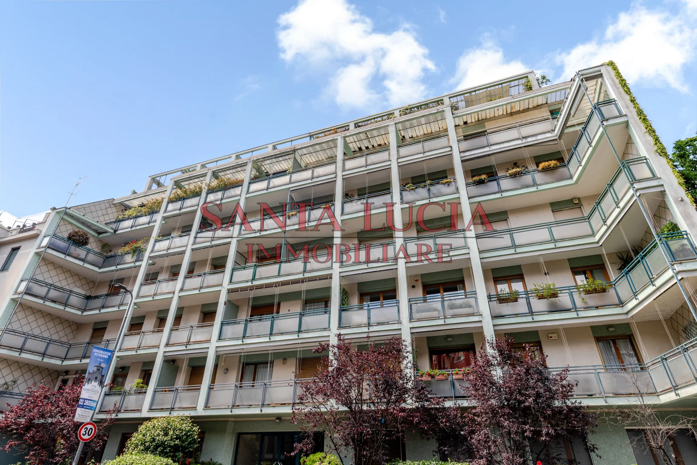 Elegante bilocale piano alto con balcone   - Via Alberto Mario 8 - Santa Lucia Immobiliare