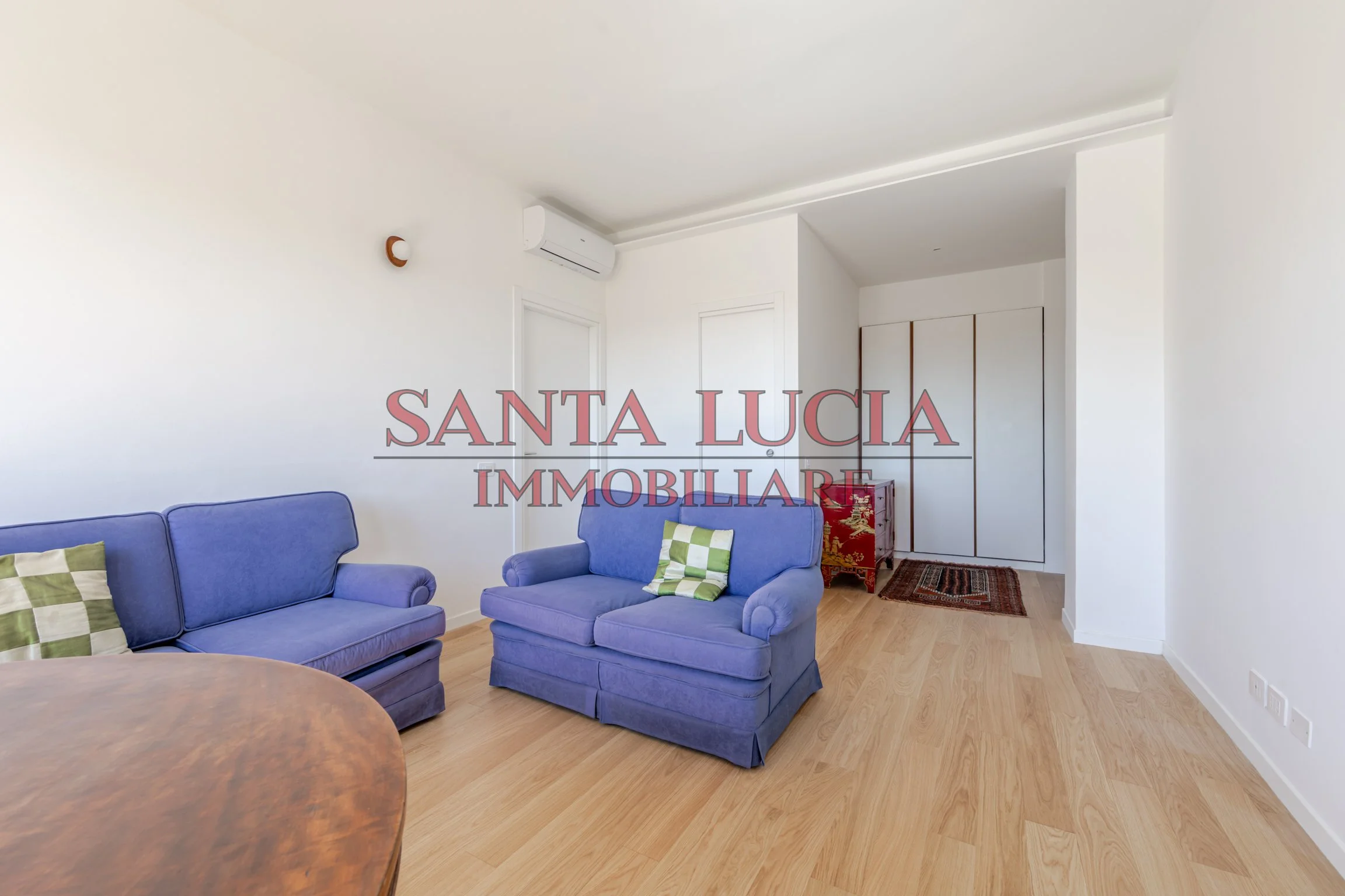 Via Domenichino 7 - Ampio bilocale piano alto - Santa Lucia Immobiliare