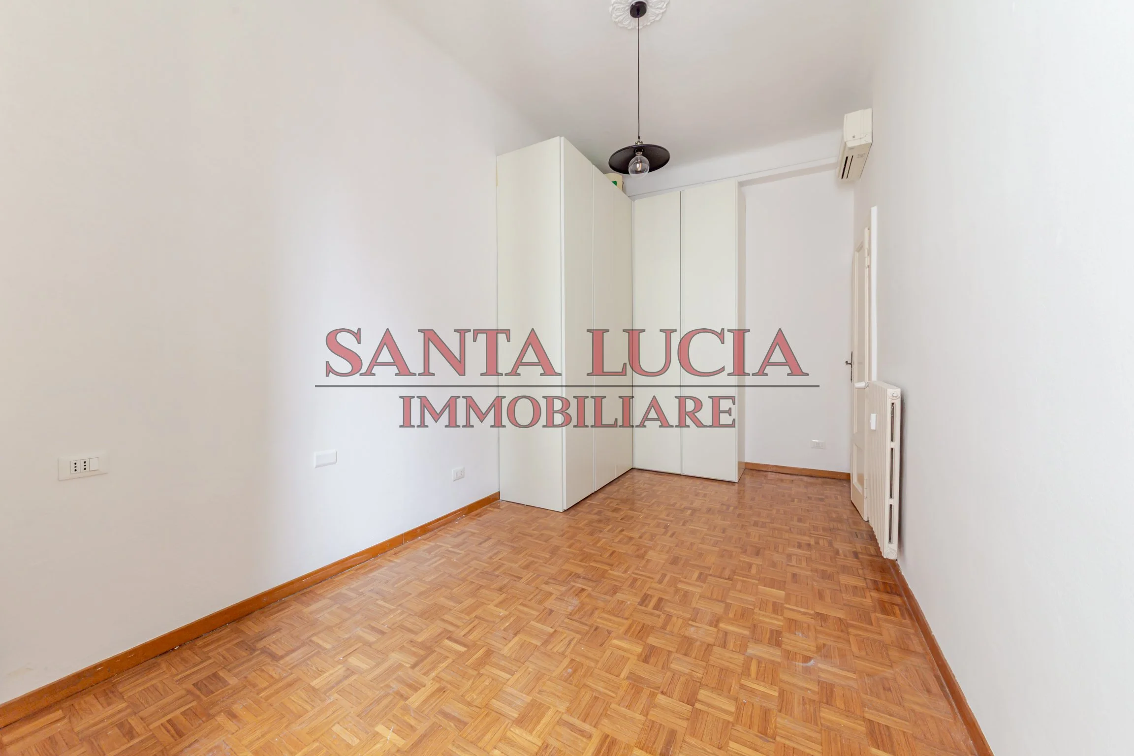 Elegante bilocale piano alto con balcone - Via Tiziano 13 Milano - Santa Lucia Immobiliare