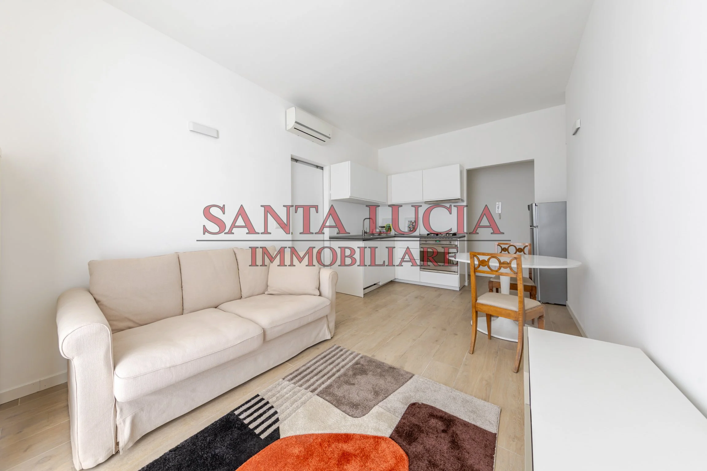 Elegante bilocale piano alto con balcone   - Via Alberto Mario 8 - Santa Lucia Immobiliare