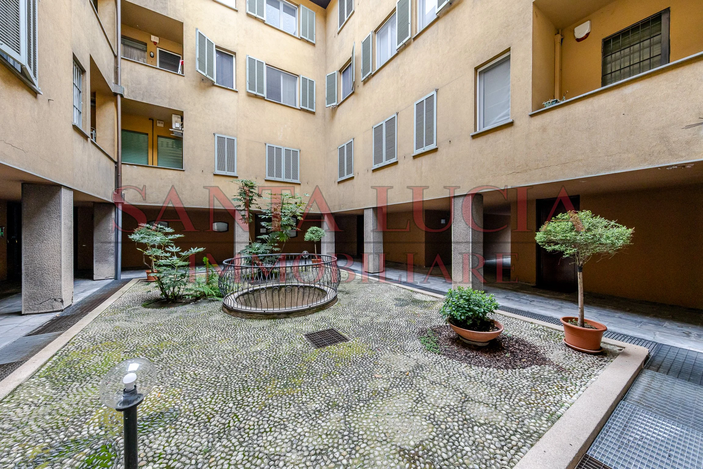 Elegante quadrilocale da ristrutturare in Via Alberto Mario 6 - In vendita - Santa Lucia Immobiliare