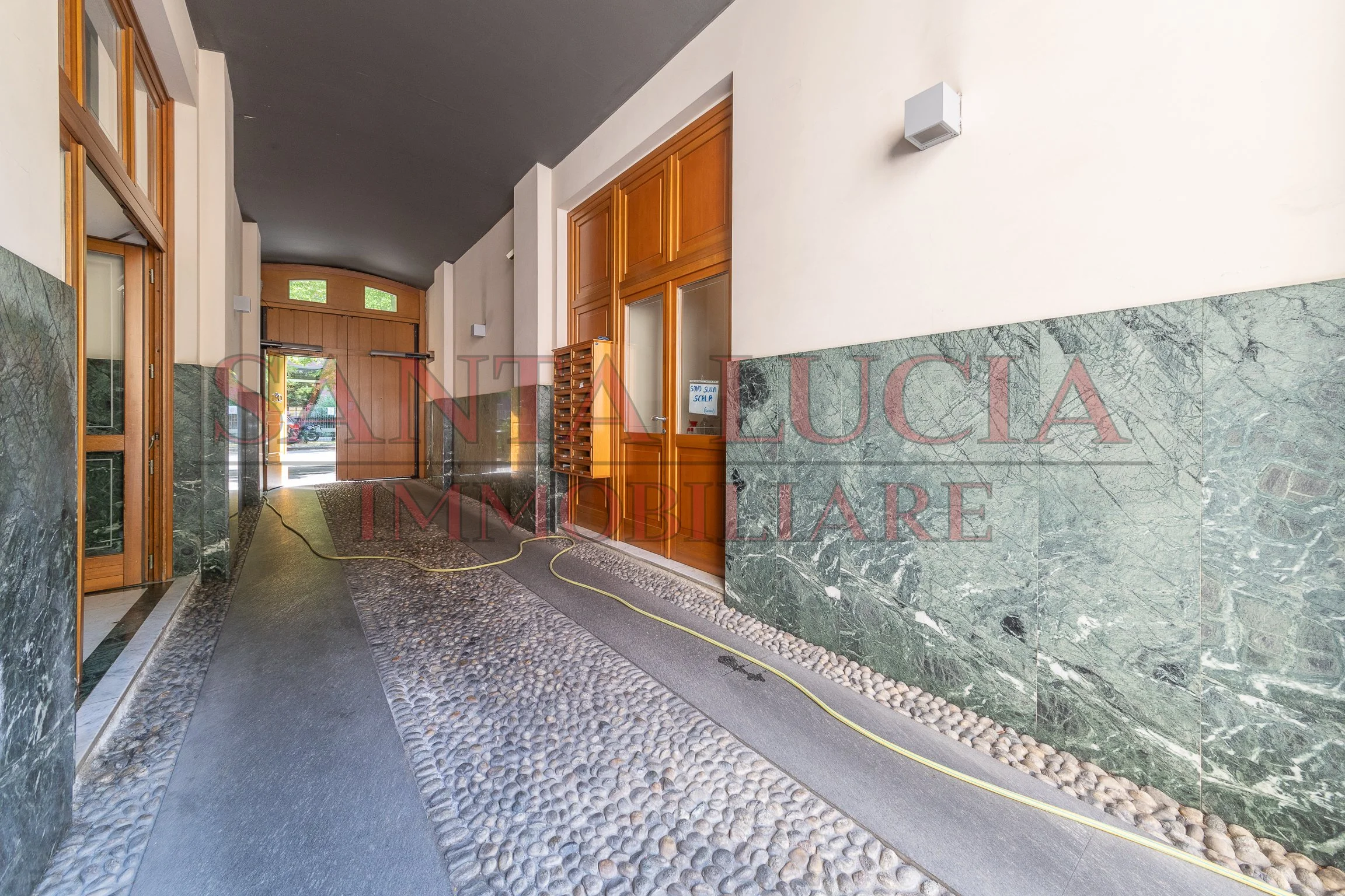 Elegante bilocale arredato - Via Carlo Ravizza 21 - Santa Lucia Immobiliare