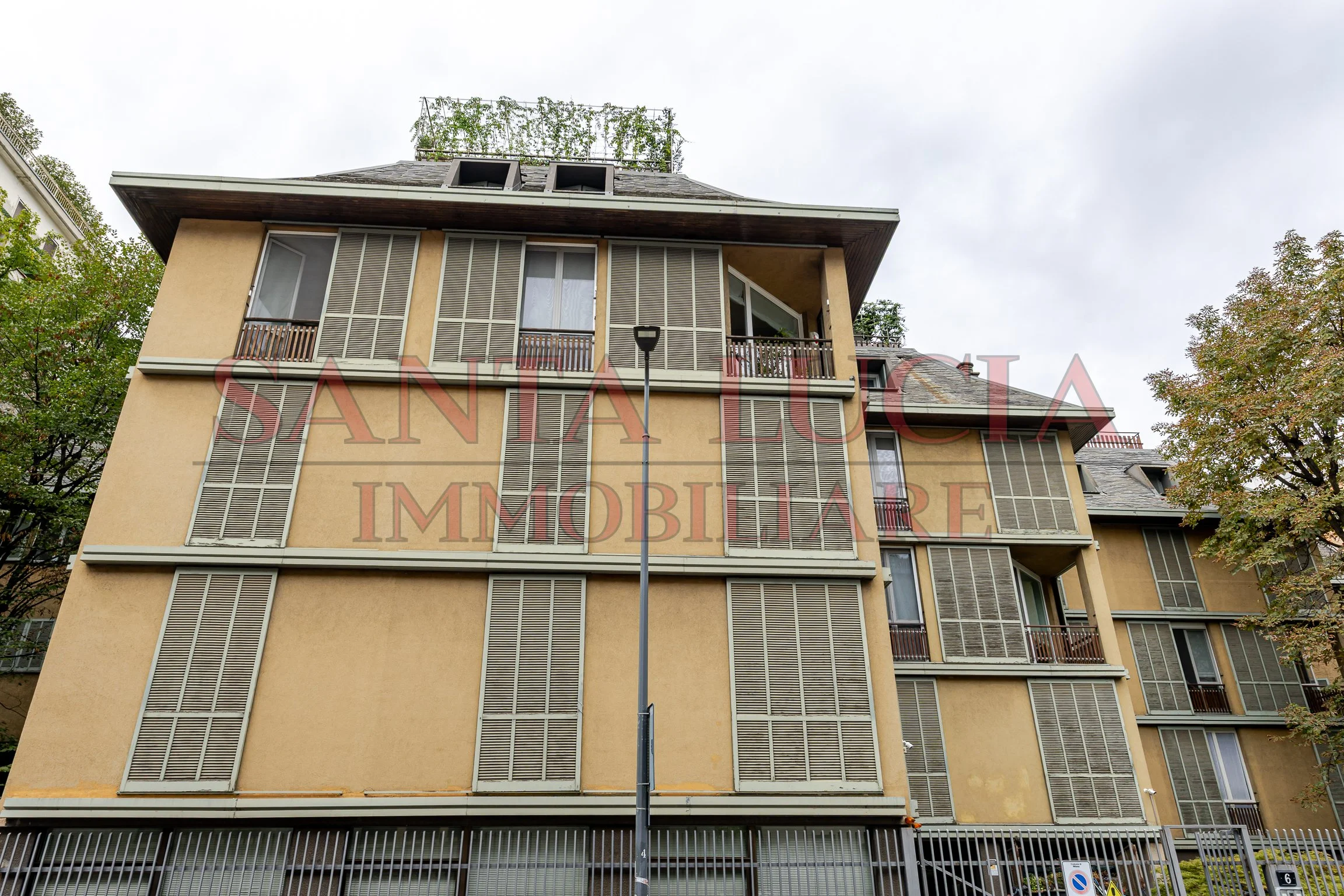 Elegante quadrilocale da ristrutturare in Via Alberto Mario 6 - In vendita - Santa Lucia Immobiliare