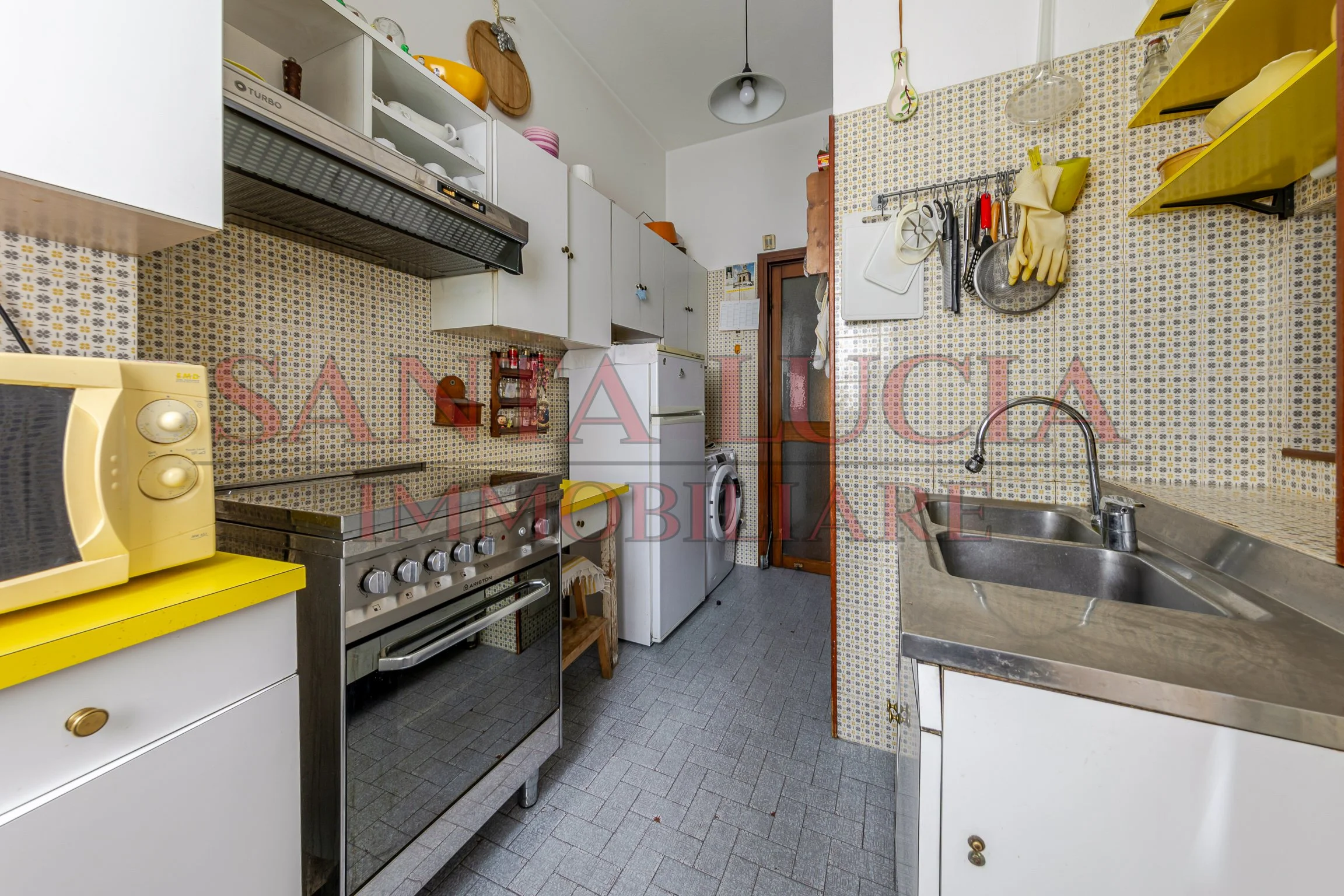 Elegante quadrilocale da ristrutturare in Via Alberto Mario 6 - In vendita - Santa Lucia Immobiliare