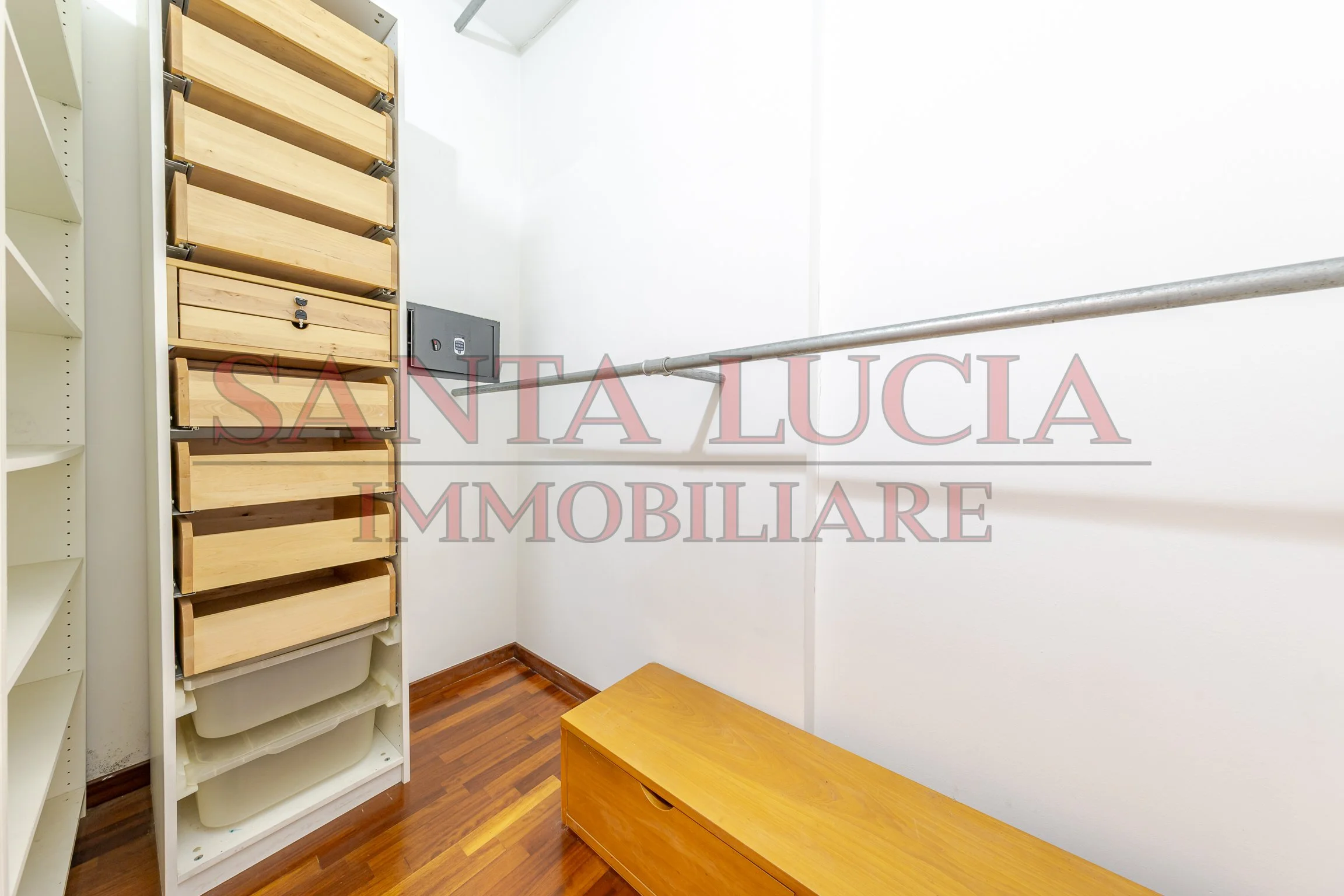 Elegante trilocale con balcone piano alto - Via Monte Cervino 5 - Santa Lucia Immobiliare