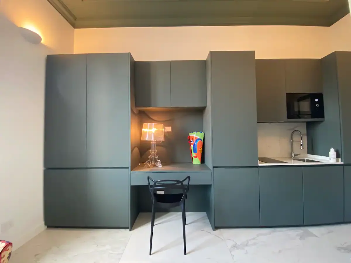 Elegante monolocale - Piazza Amendola 5 - Santa Lucia Immobiliare