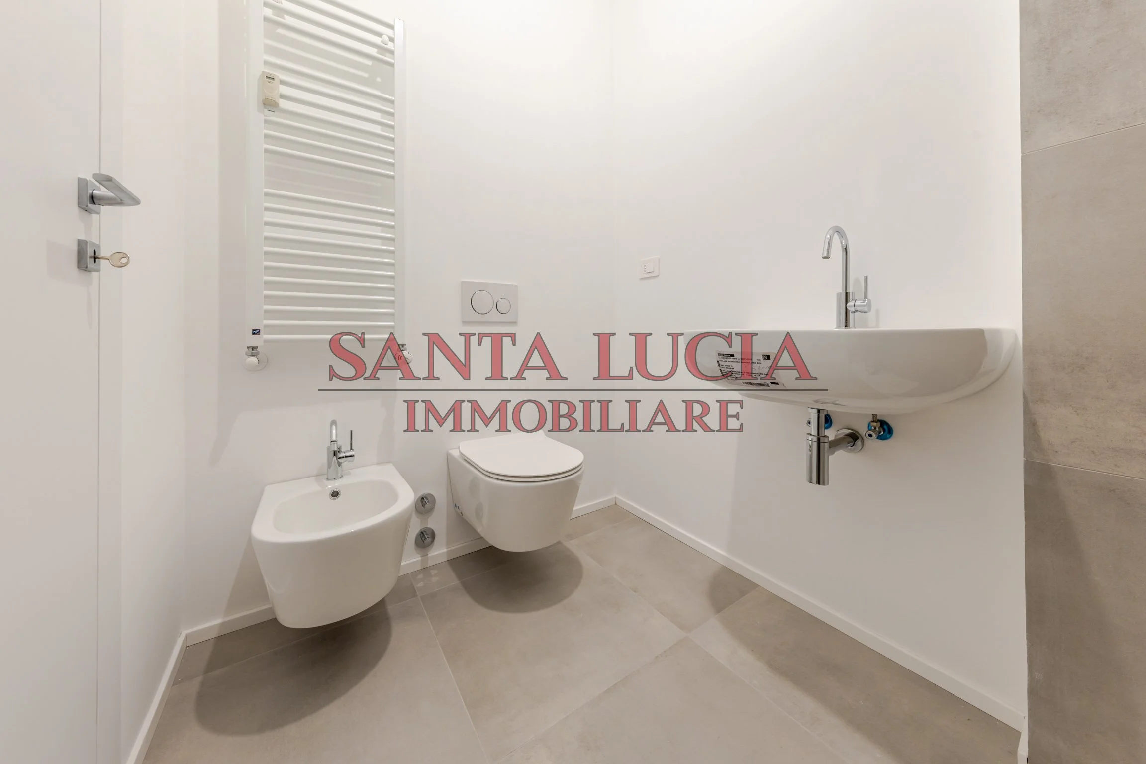 Bilocale ristrutturato con posto auto incluso - Via Mauro Macchi 58- Santa Lucia Immobiliare