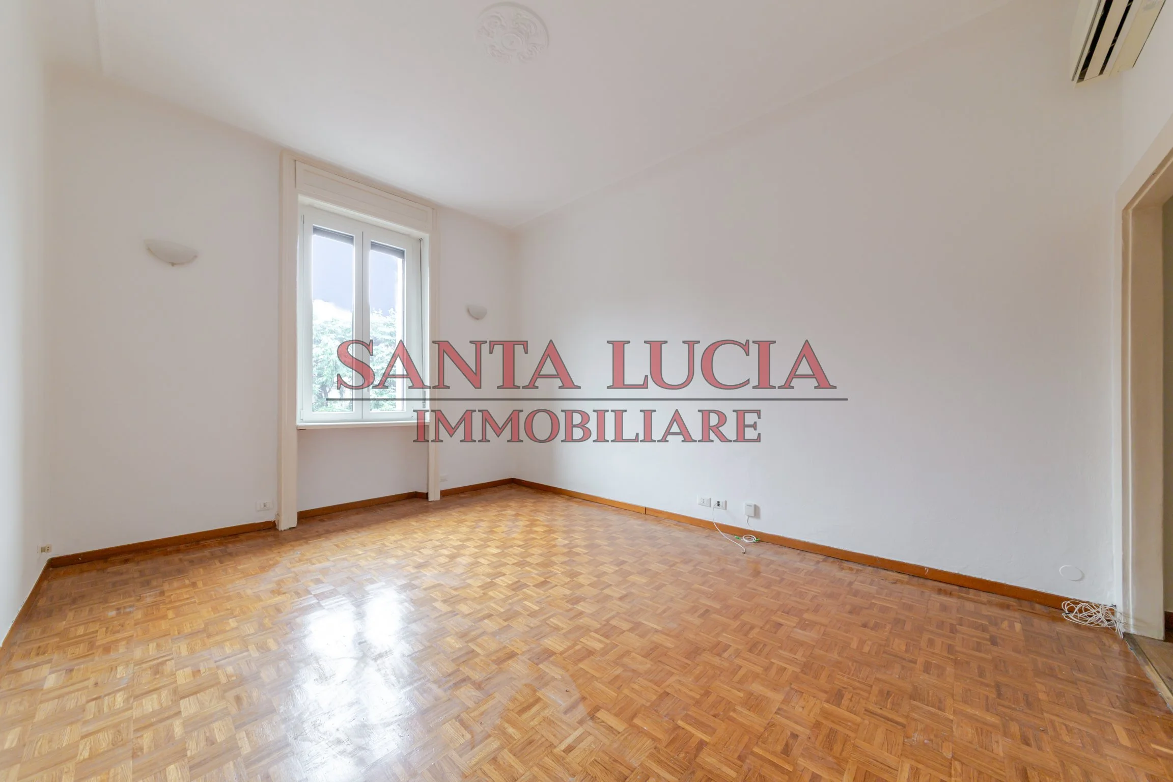 Elegante bilocale piano alto con balcone - Via Tiziano 13 Milano - Santa Lucia Immobiliare