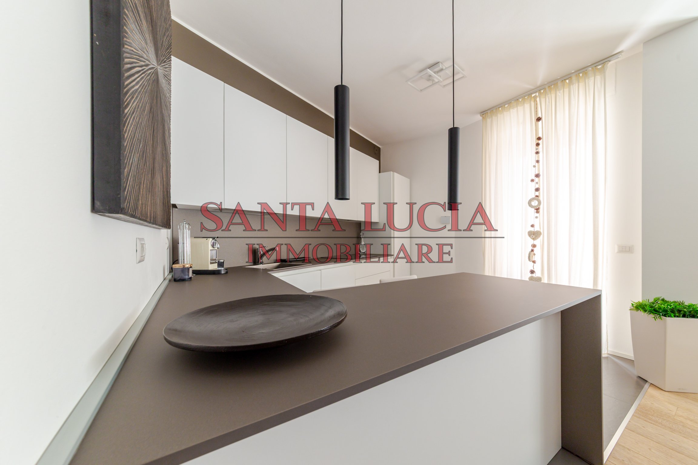 Ampio bilocale ristrutturato - Piazza Firenze 21 - Santa Lucia Immobiliare