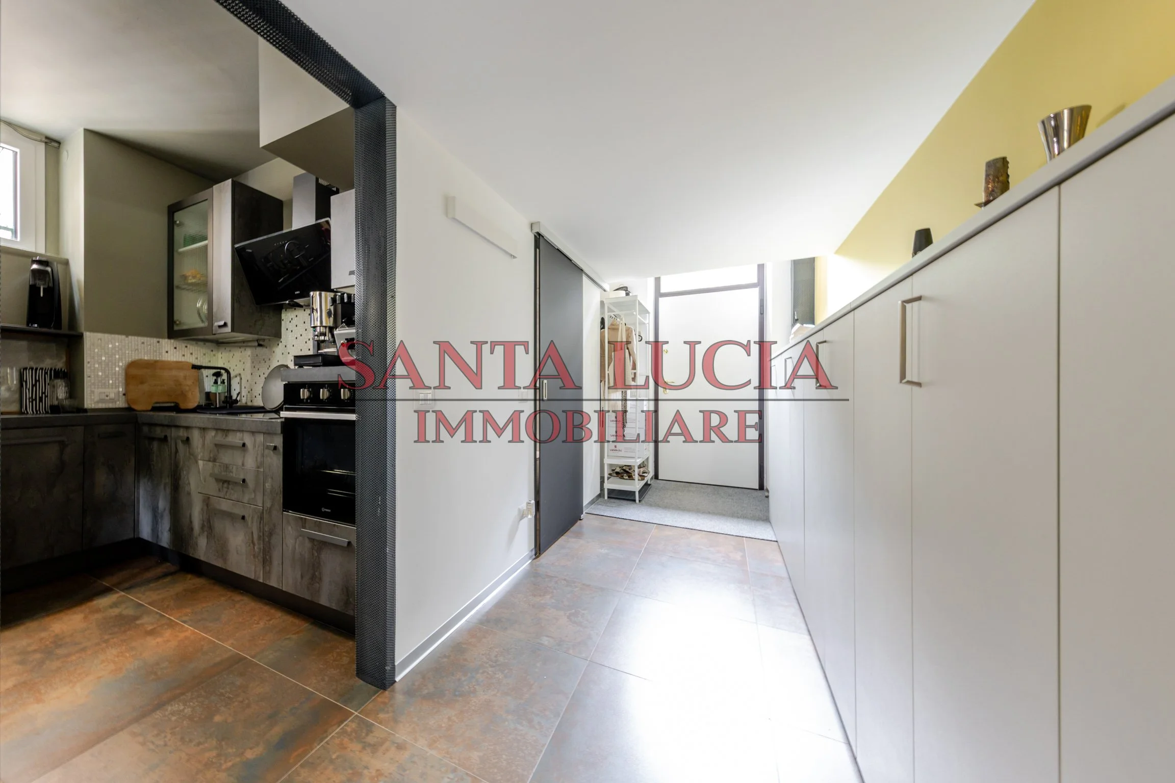 Via Achille Bizzoni 5 - Bilocale ristrutturato -  Santa Lucia Immobiliare