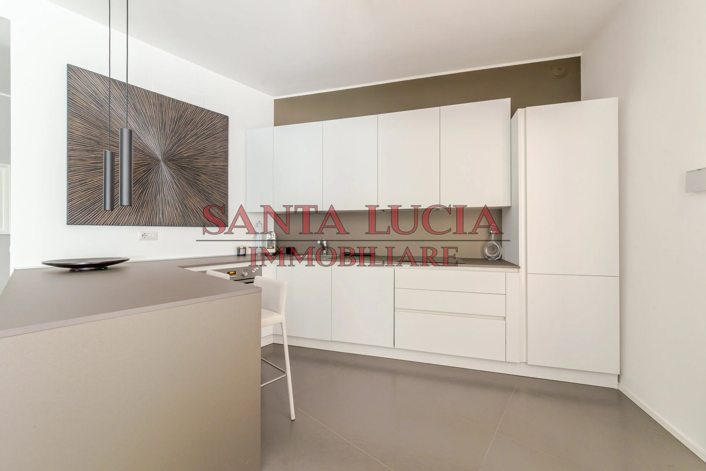Ampio bilocale ristrutturato - Piazza Firenze 21 - Santa Lucia Immobiliare