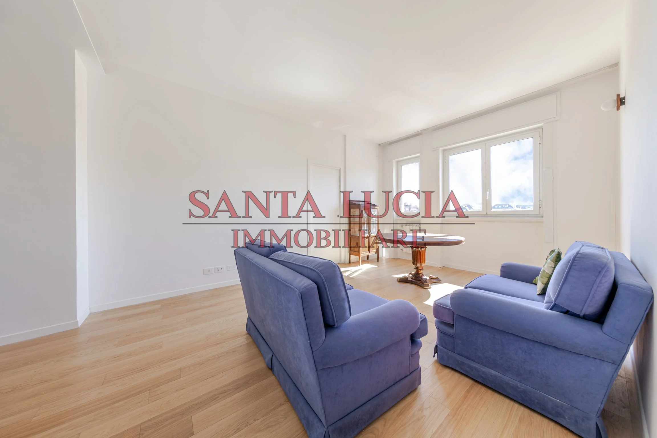 Via Domenichino 7 - Ampio bilocale piano alto - Santa Lucia Immobiliare