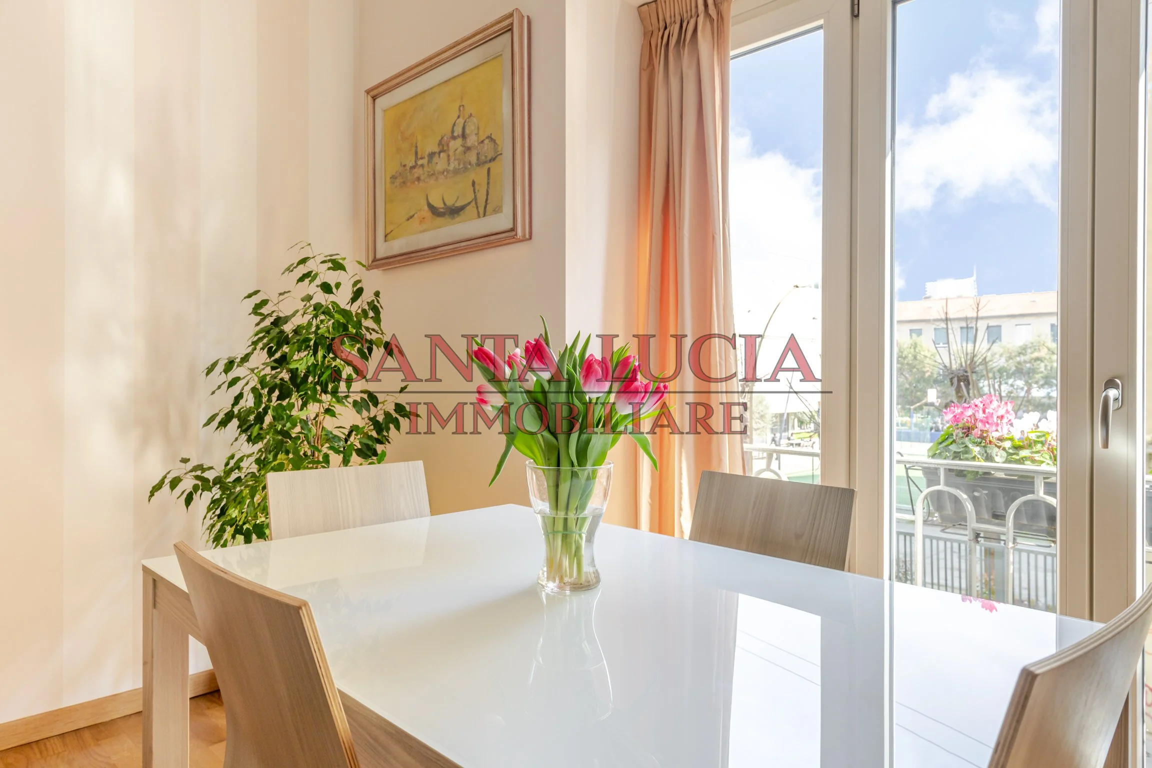 AMPIO ED ELEGANTE BILOCALE - VIA ROSMINI 1/A - SANTA LUCIA IMMOBILIARE