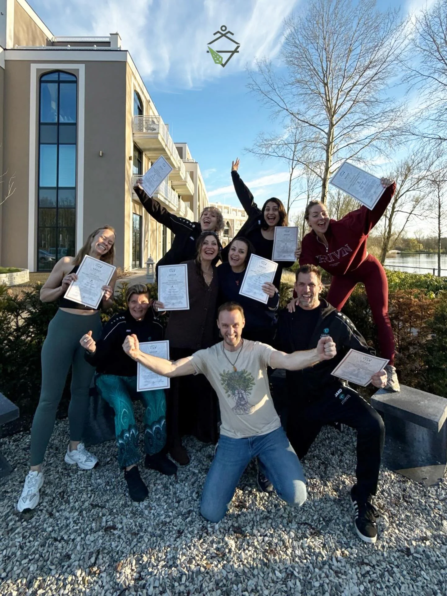 The Spirit of Fire continues to grow within the Thermen Resorts, as the Steam Team of @thermenberendonck  and @thermenbussloo stepped into the Level 2 Fire experience 🔥

A powerful team that deeply embodies the energy of the oak - grounded and stron