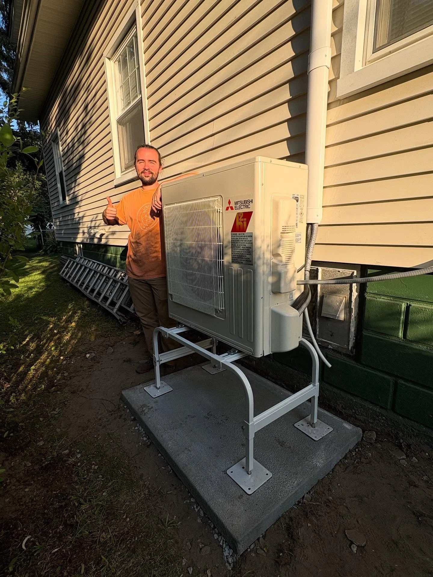 🍂 Cooler mornings mean it&rsquo;s time to think about heating! Did you know heat pumps can keep your home cozy in the winter and cool in the summer &mdash; all in one system?

📞 Reach out today to see how a heat pump can save you money and keep you