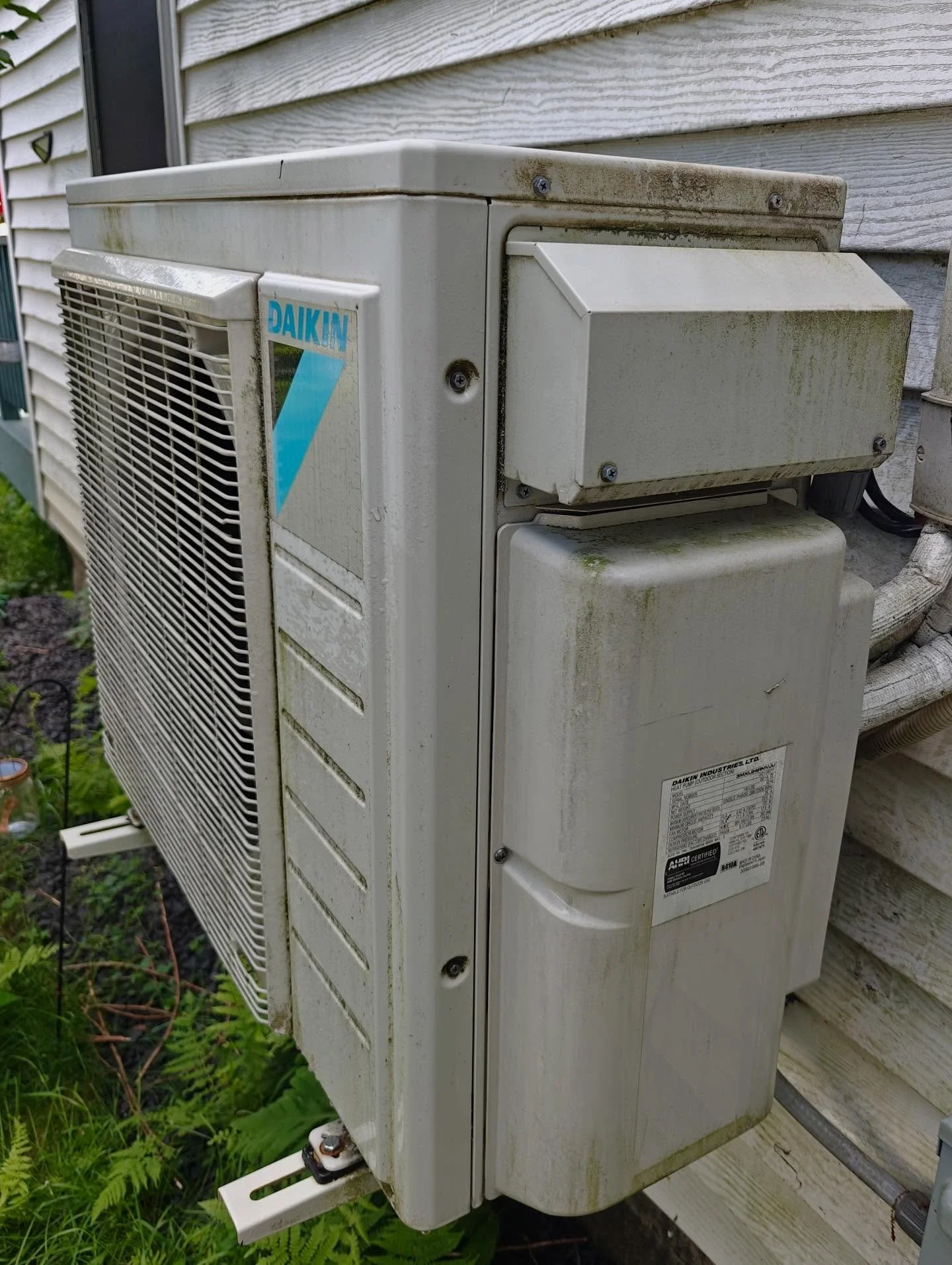 Before &amp; After a Deep Clean!🧼 🫧

Summer is the perfect time to get your heat pump cleaned before the colder months roll in!

📞 Call us today at (802) 365-1009 to schedule your cleaning!

#UnityHeatPumps #HeatPumpCleaning