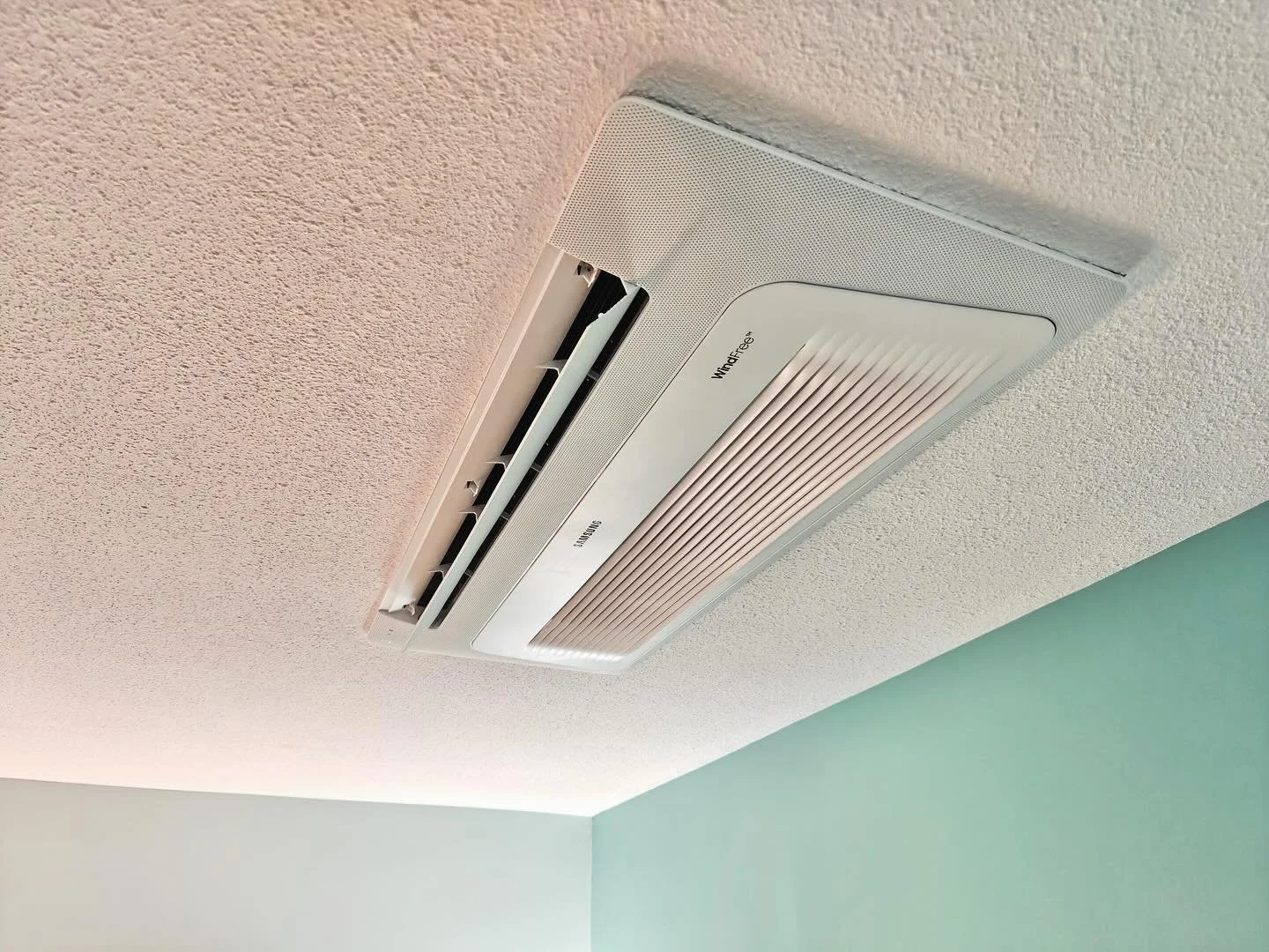Experience the Future of Comfort with Unity Heat Pumps!

Say goodbye to traditional AC systems and hello to seamless, efficient cooling with our latest installation! Our innovative WindFree&trade; technology ensures you enjoy the perfect indoor clima