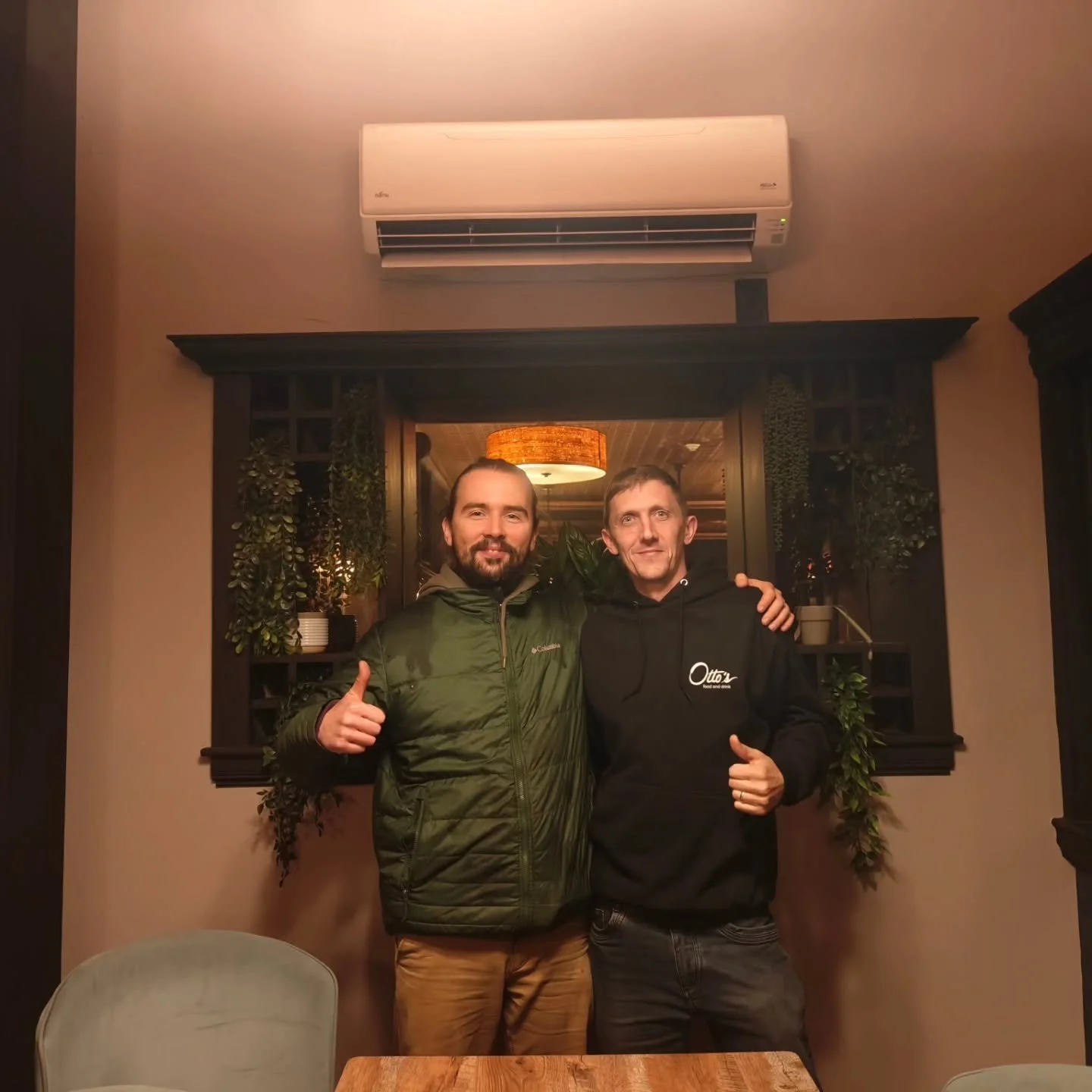 @ottos_foodanddrink 's mini split is back up and running. Try their amazing food and drink while being extra cozy!

Found and fixed a leak in the system, and recharged it with 410a refrigerant.

#KeeneNH #heatpump #repair