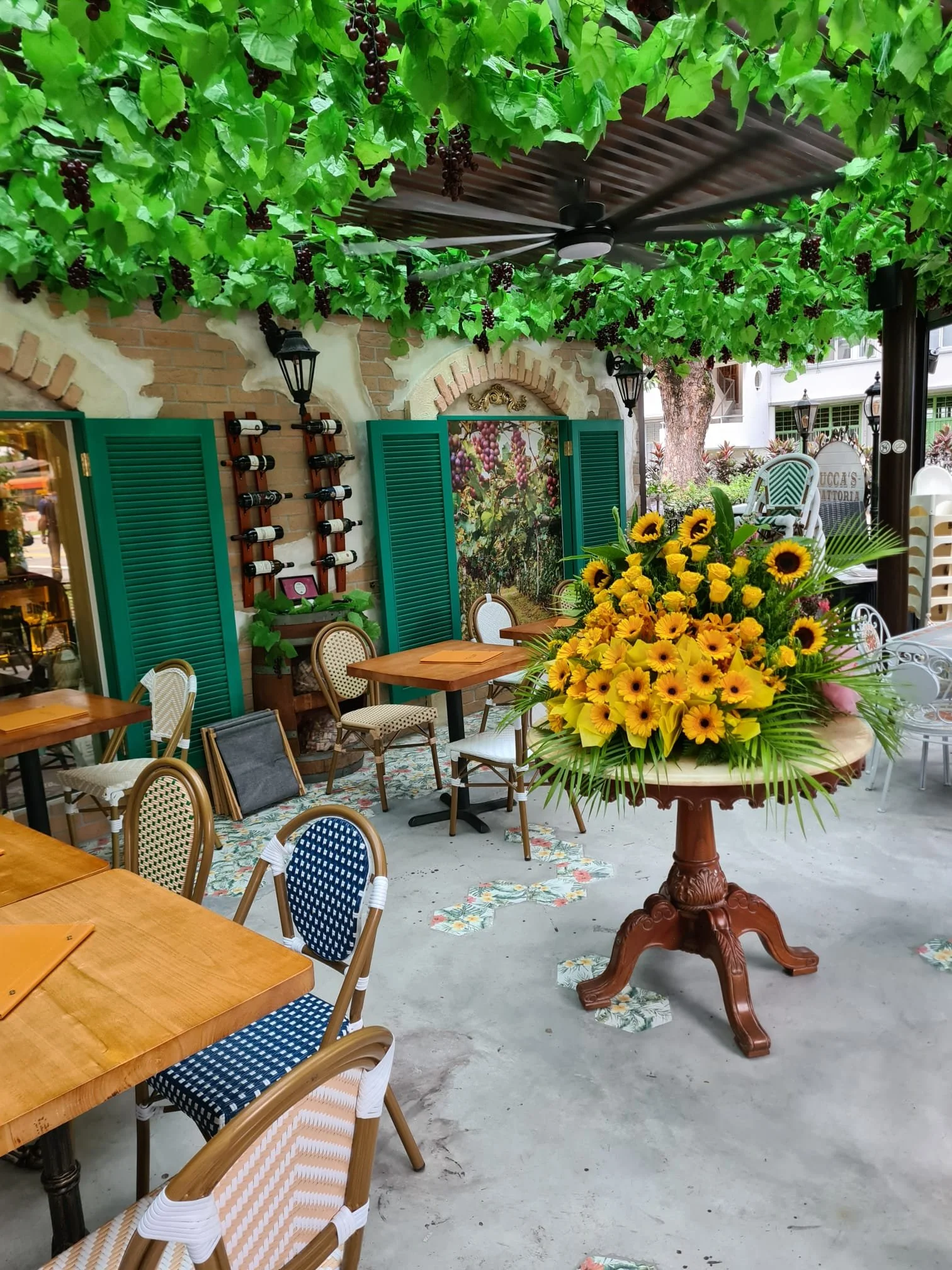 Lucca, Tiong Bahru