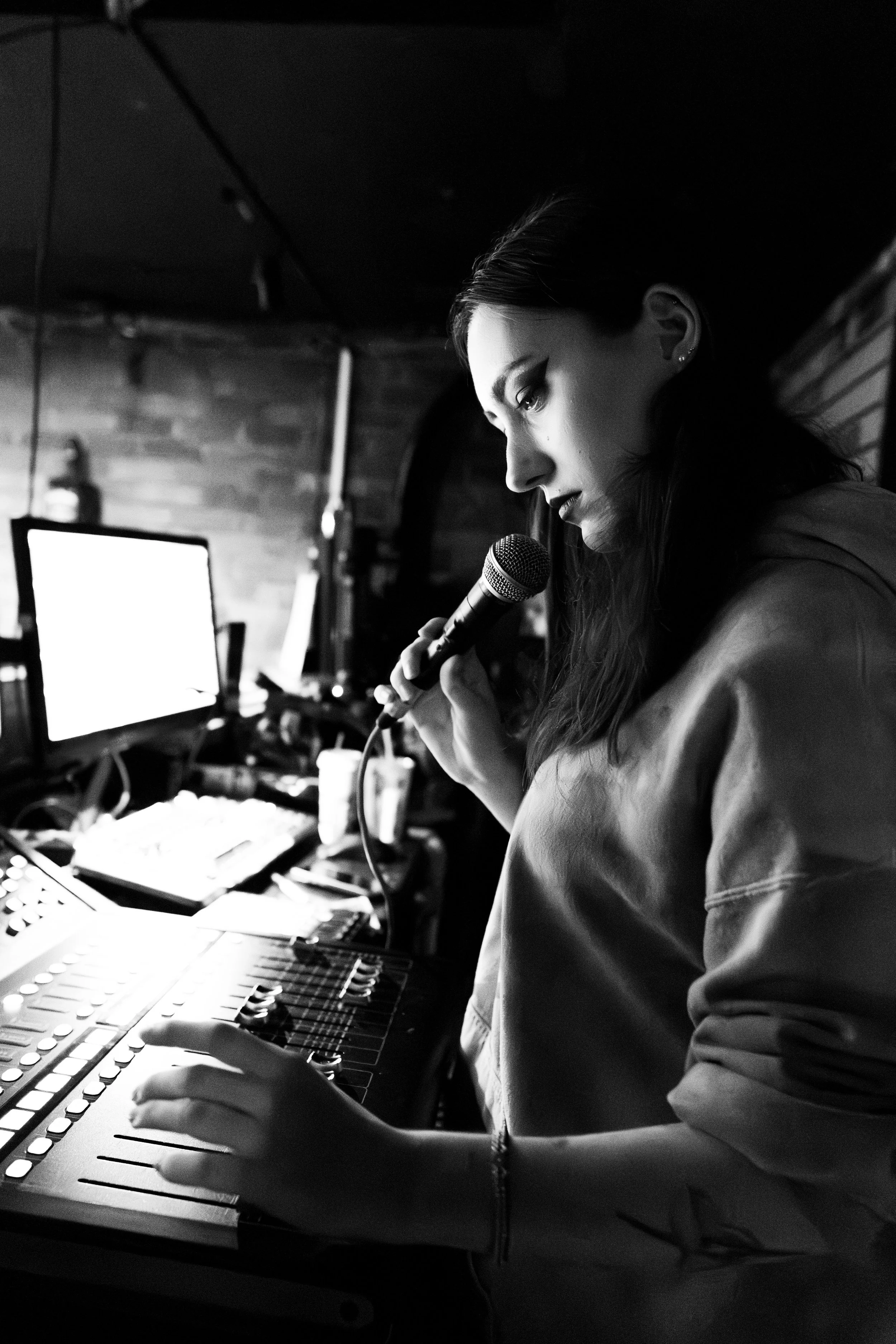 ellie soundcheck -18.jpg
